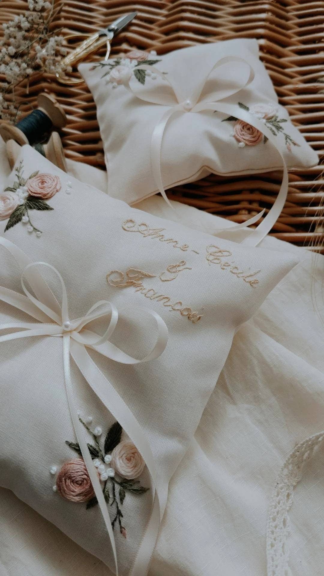 Porte-alliance mariage personnalisé, coussin d'alliance brodé, coussin d'anneaux pour alliances mariage, couleurs personnalisées - coton bio