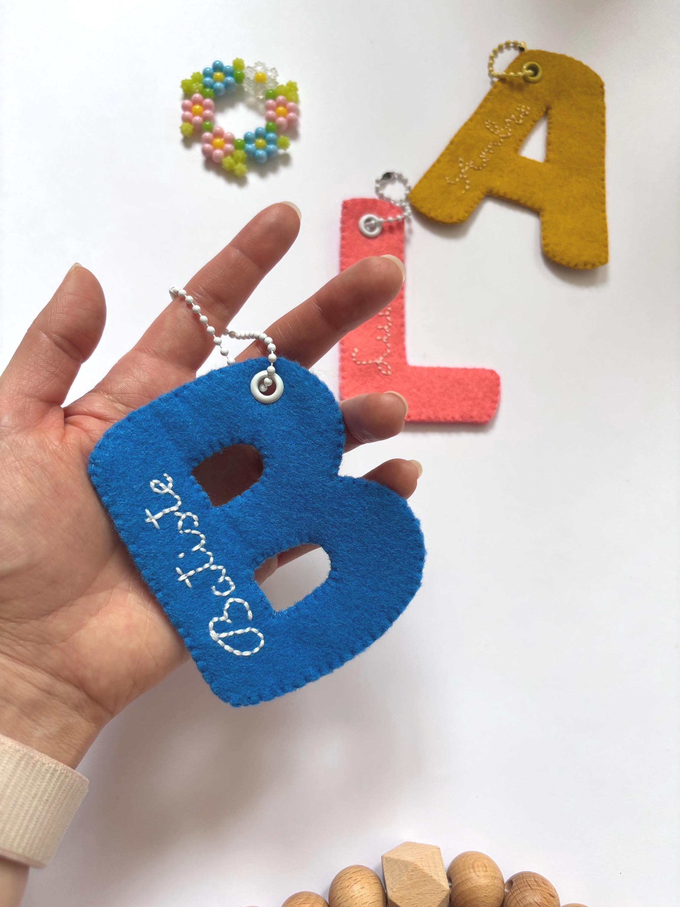 Porte-clés de nom de sac à dos – Prénom à accrocher sur sac, valise, cartable – Accessoires rentrée scolaire - maternelle