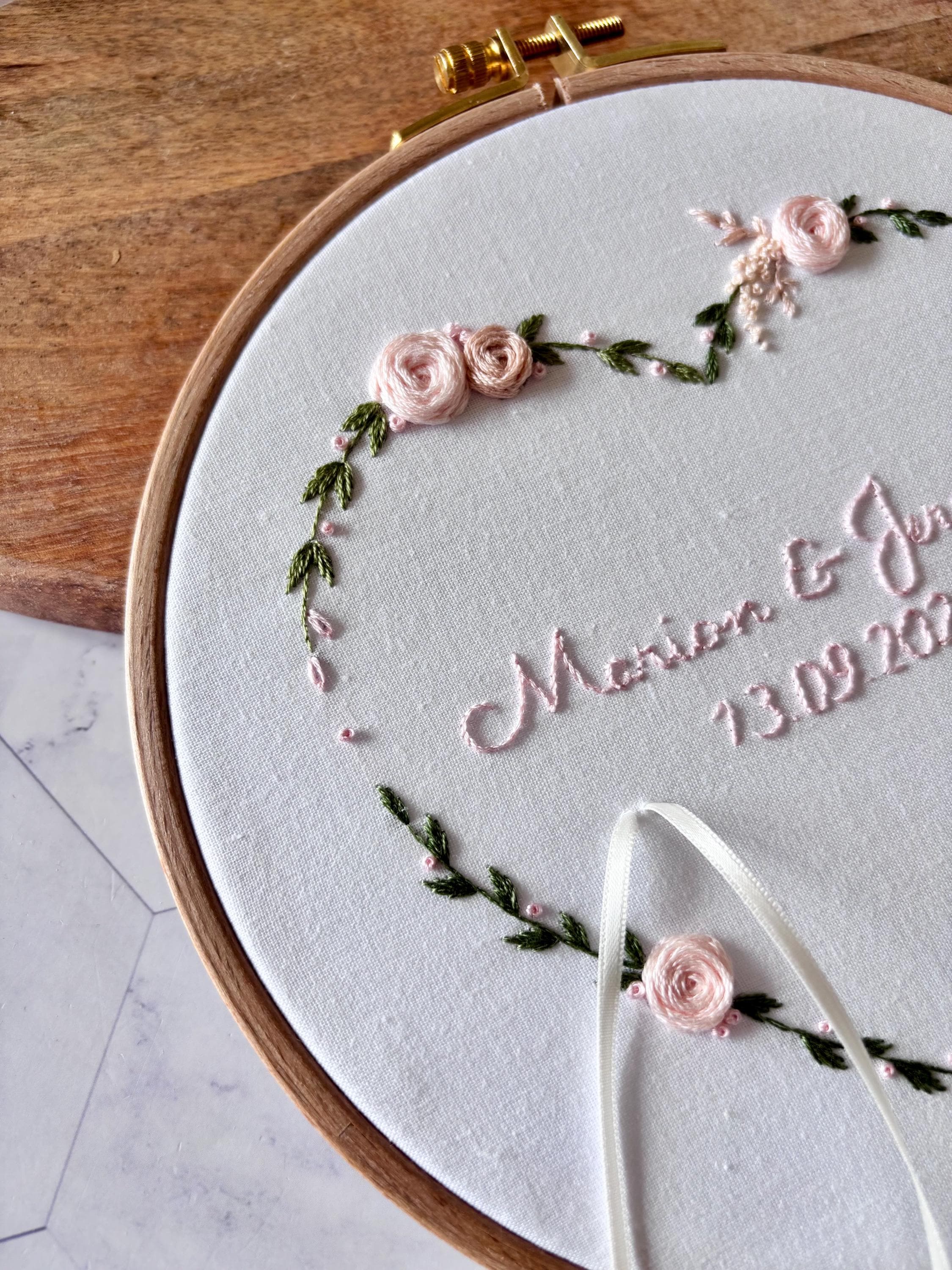 Porte-alliance personnalisé - coussin d'alliance mariage florale, mariage champêtre, rustique, romantique - support bagues - prénoms brodés