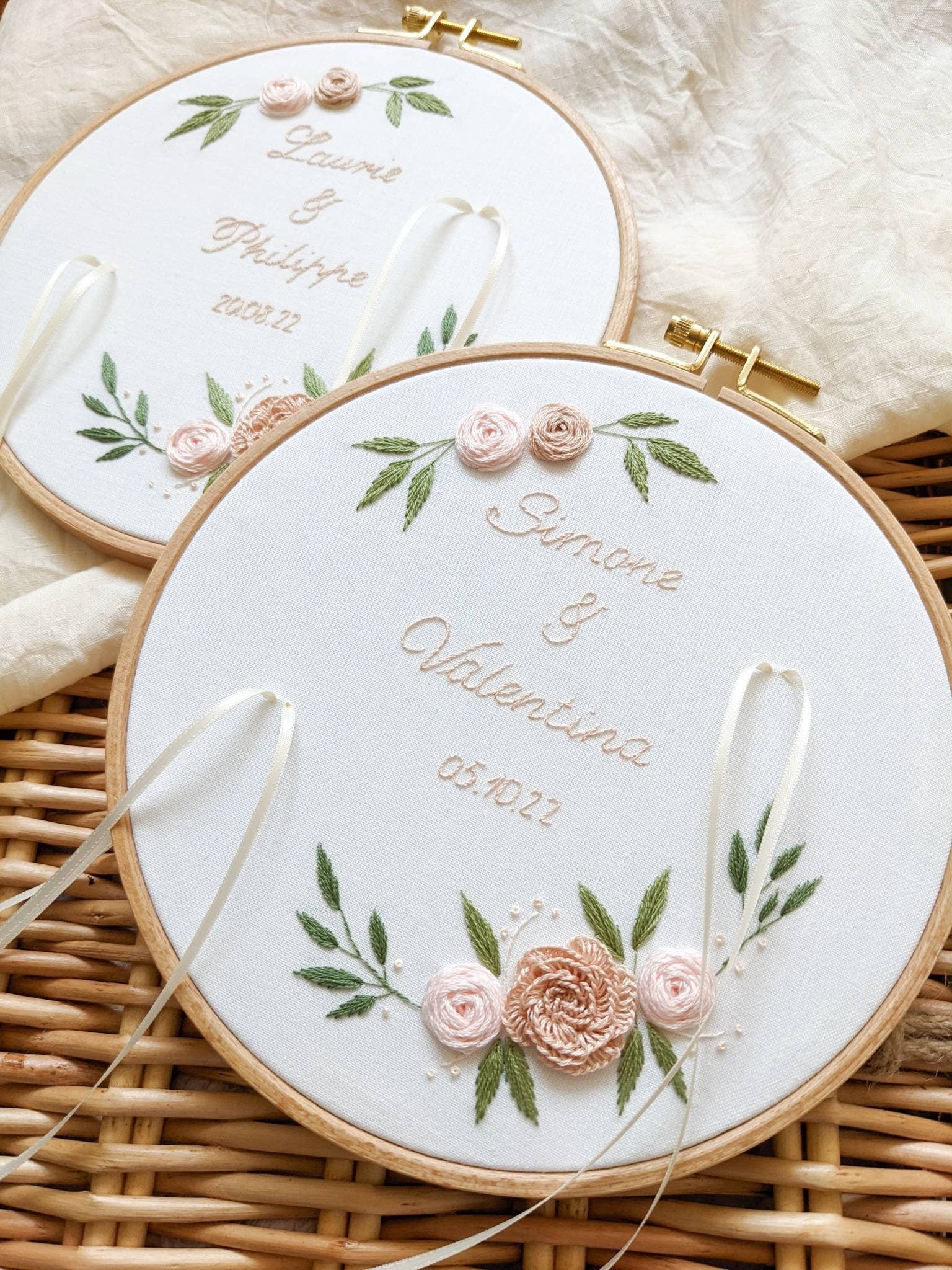 Porte alliances brodé personnalisé, prénoms brodés, porte-alliance mariage, fleurs brodées