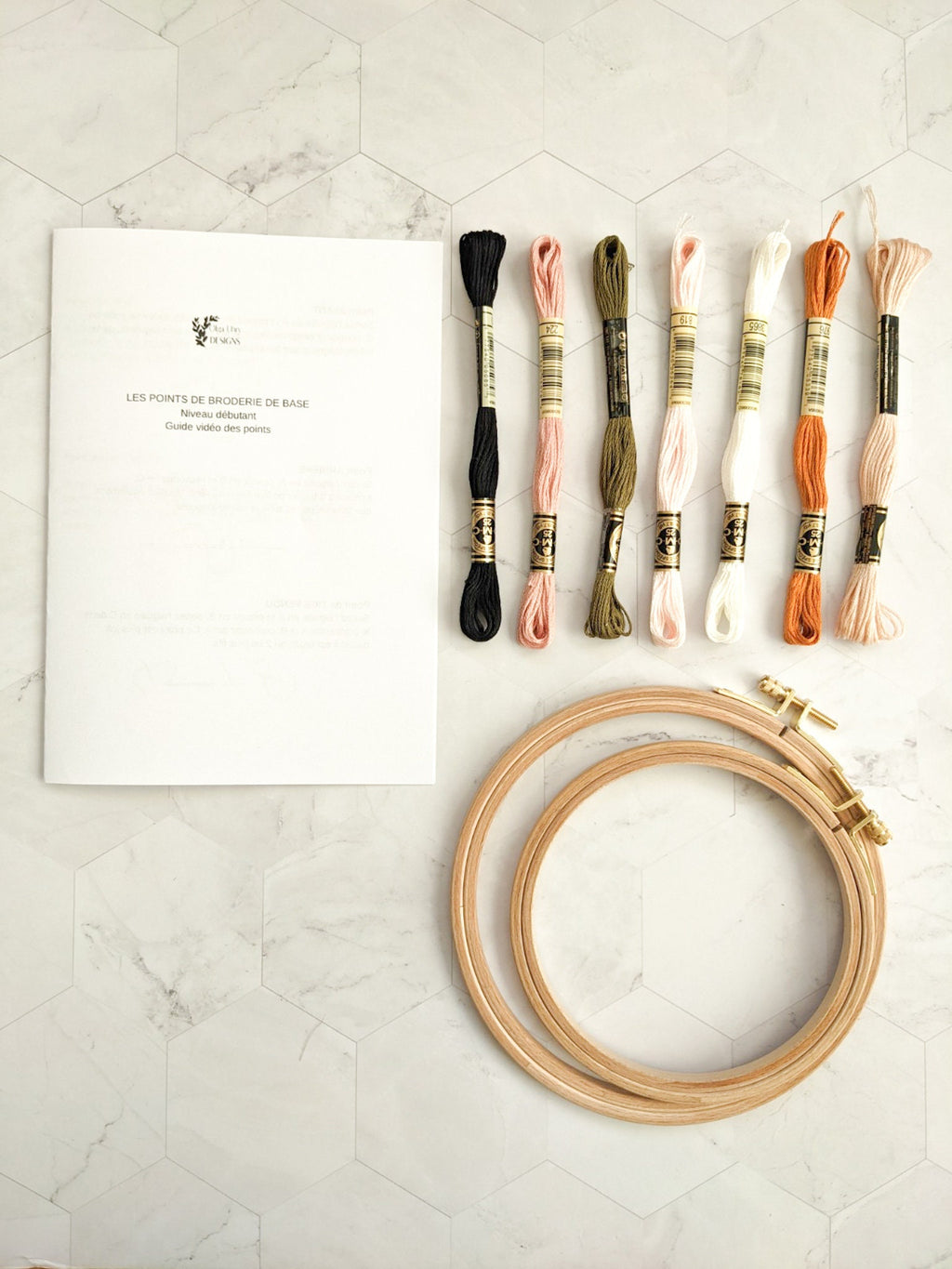 Box de broderie - kit de démarrage de broderie, apprendre à broder pour débutants, guide vidéo, fournitures de broderie