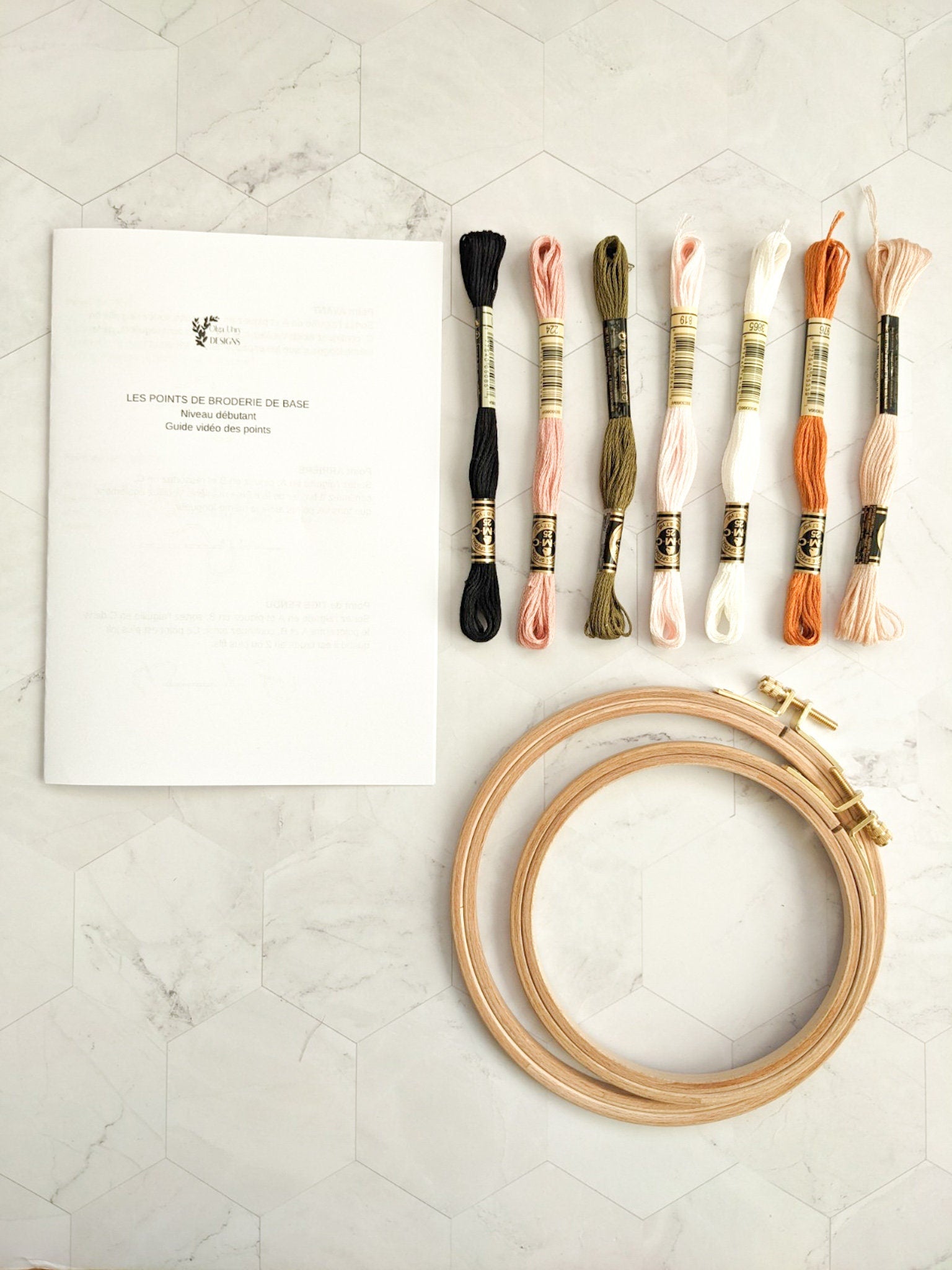Box de broderie - kit de démarrage de broderie, apprendre à broder pour débutants, guide vidéo, fournitures de broderie