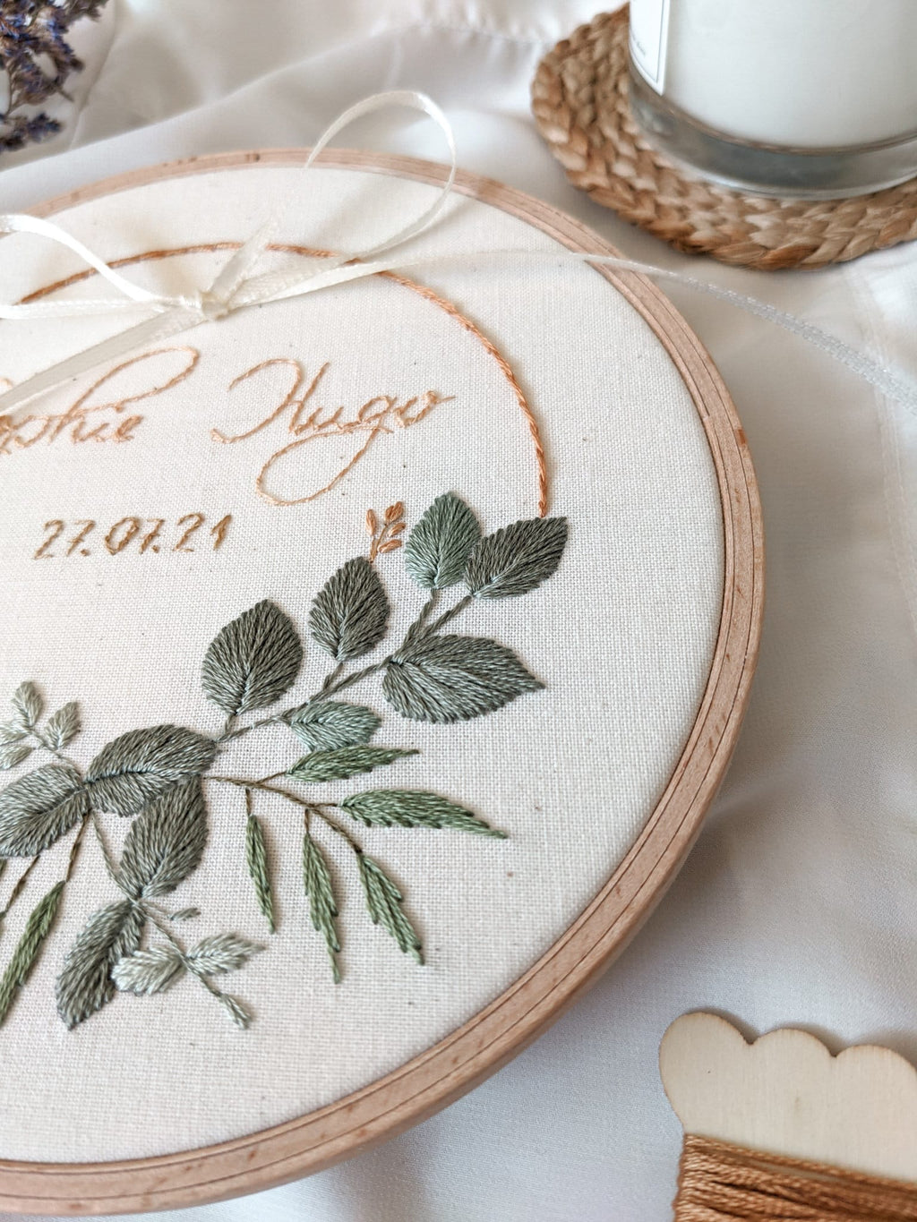 Porte alliances brodé personnalisé – Cadeau de mariage unique – Cadre pour alliances sur mesure - Eucalyptus