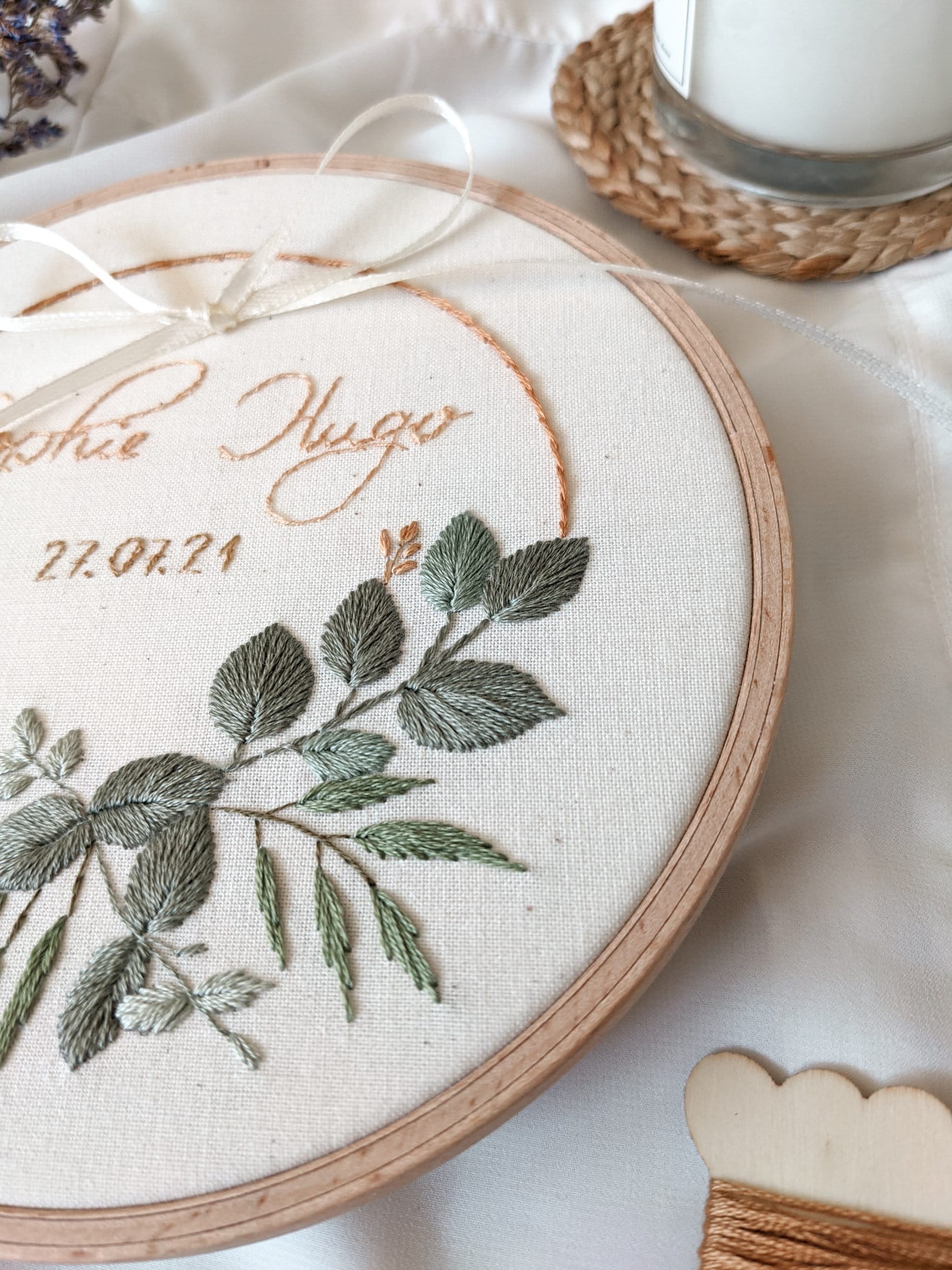 Porte alliances brodé personnalisé – Cadeau de mariage unique – Cadre pour alliances sur mesure - Eucalyptus