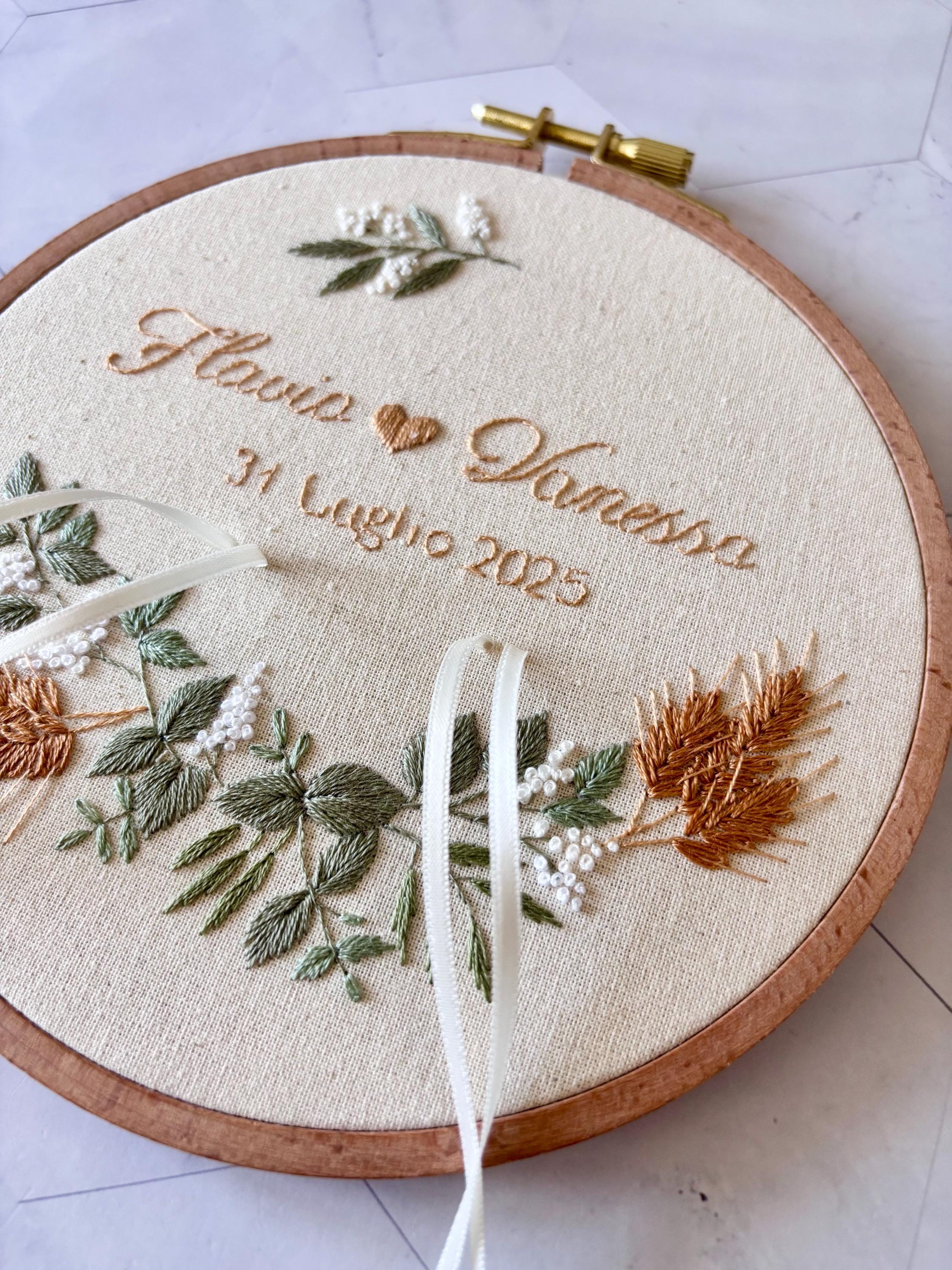 Porte alliances brodé personnalisé – Cadeau de mariage unique – Cadre pour alliances sur mesure - Eucalyptus