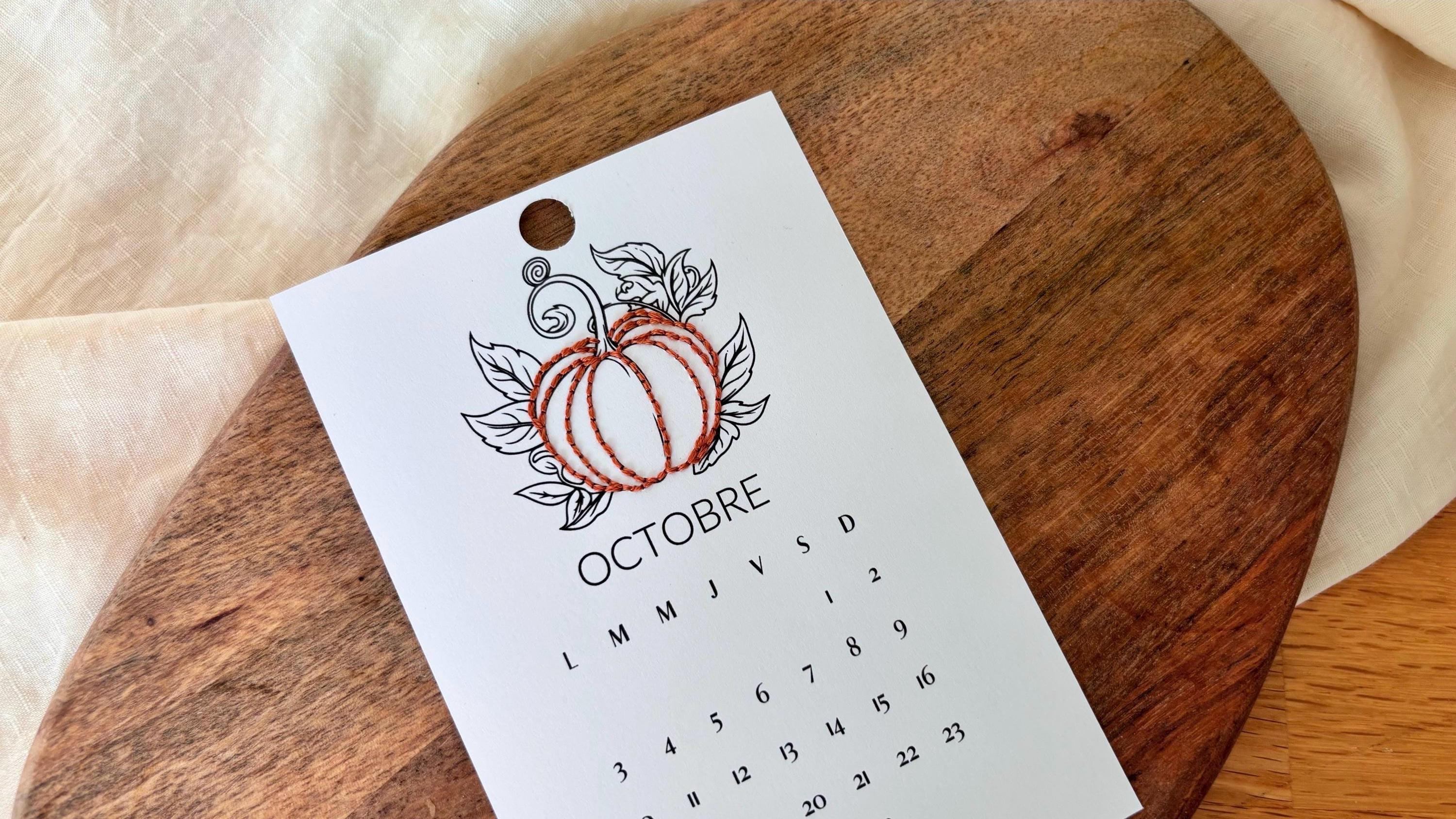 Mini calendrier 2026 à broder