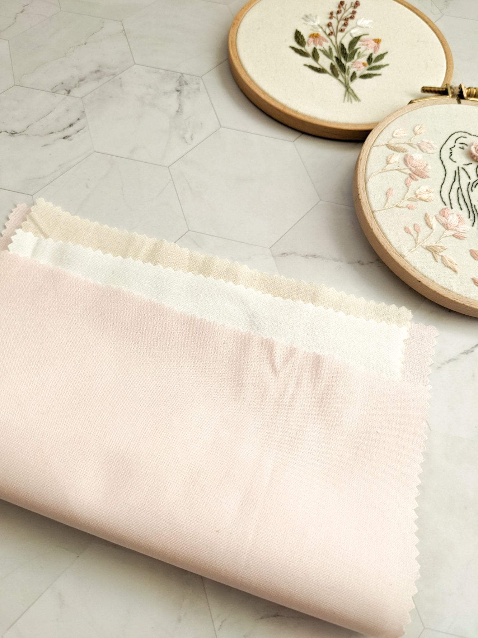 Box de broderie - kit de démarrage de broderie, apprendre à broder pour débutants, guide vidéo, fournitures de broderie