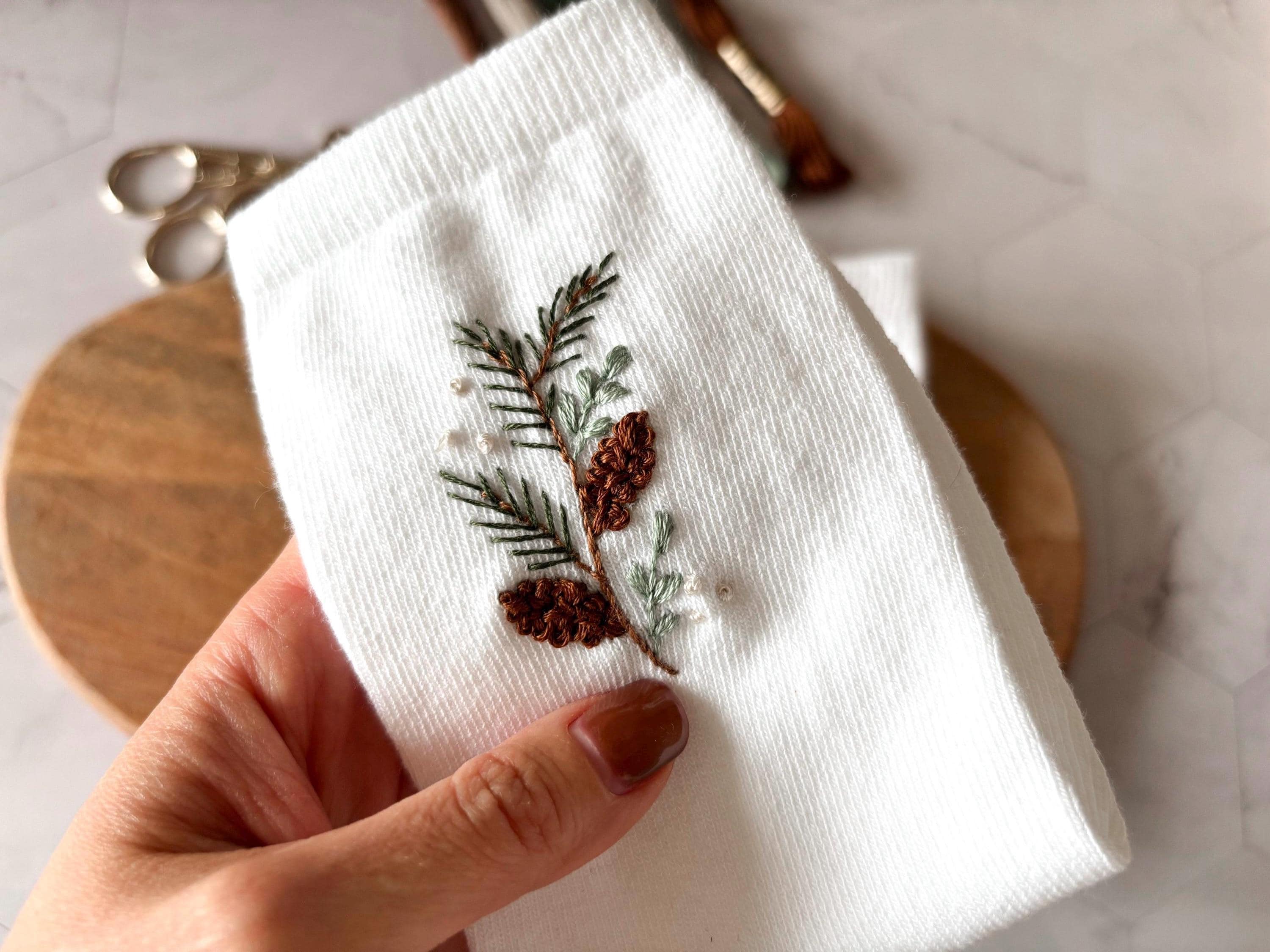 Chaussettes en coton brodées à la main, motif pommes de pin, sapin