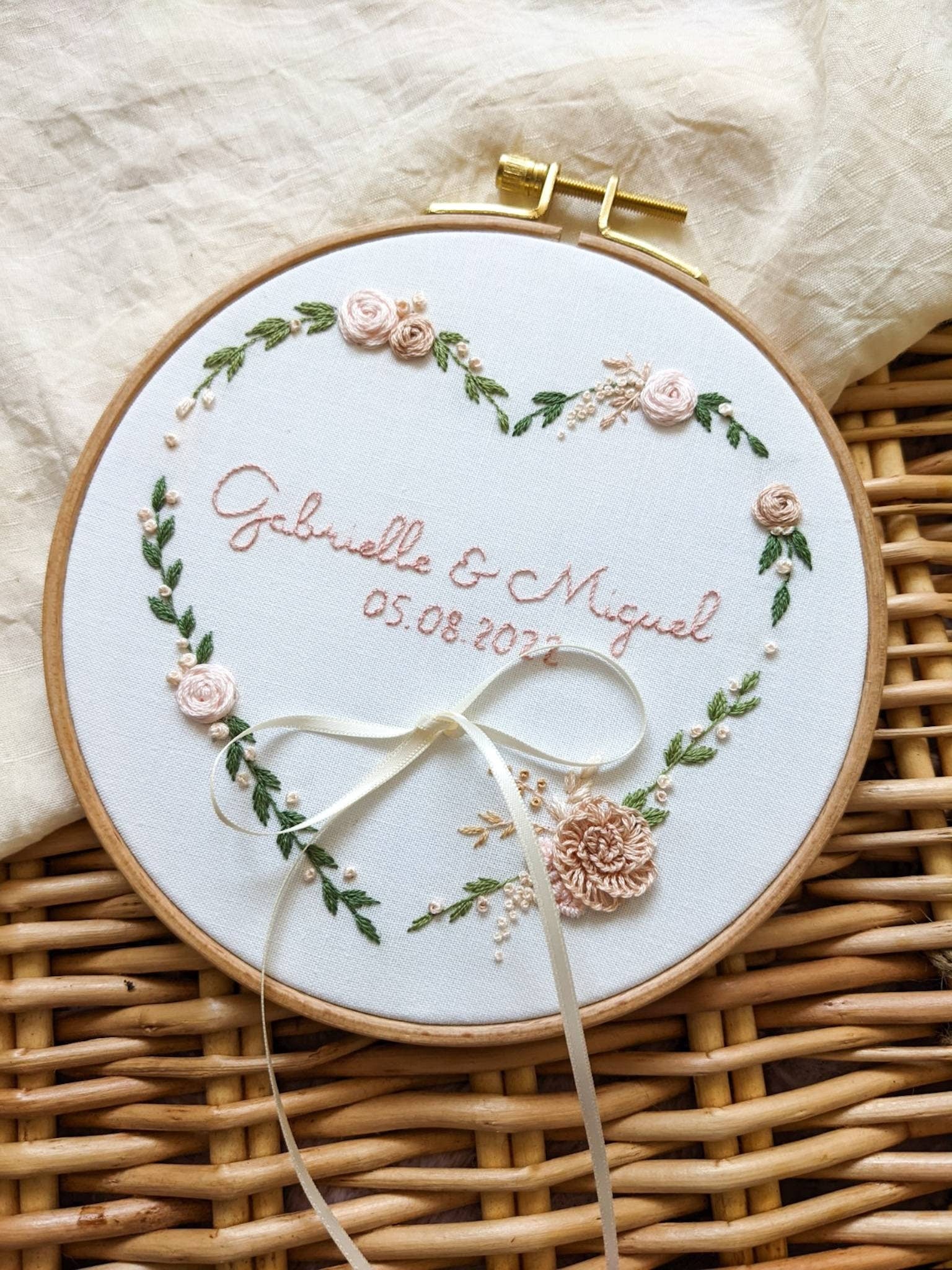 Porte-alliance personnalisé - coussin d'alliance mariage florale, mariage champêtre, rustique, romantique - support bagues - prénoms brodés