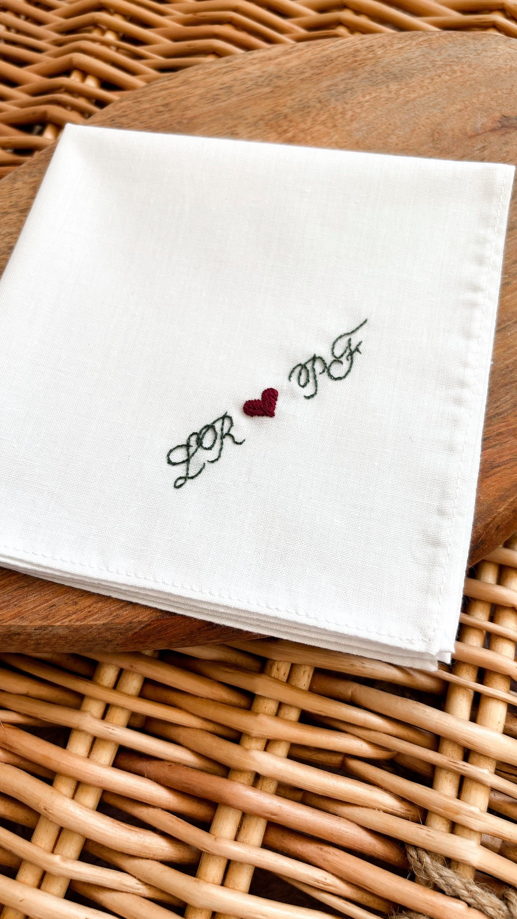 Mouchoir mariage brodé et personnalisé, cadeau de la mariée, cadeau de mariage, souvenirs de mariage, cadeau maman et papa