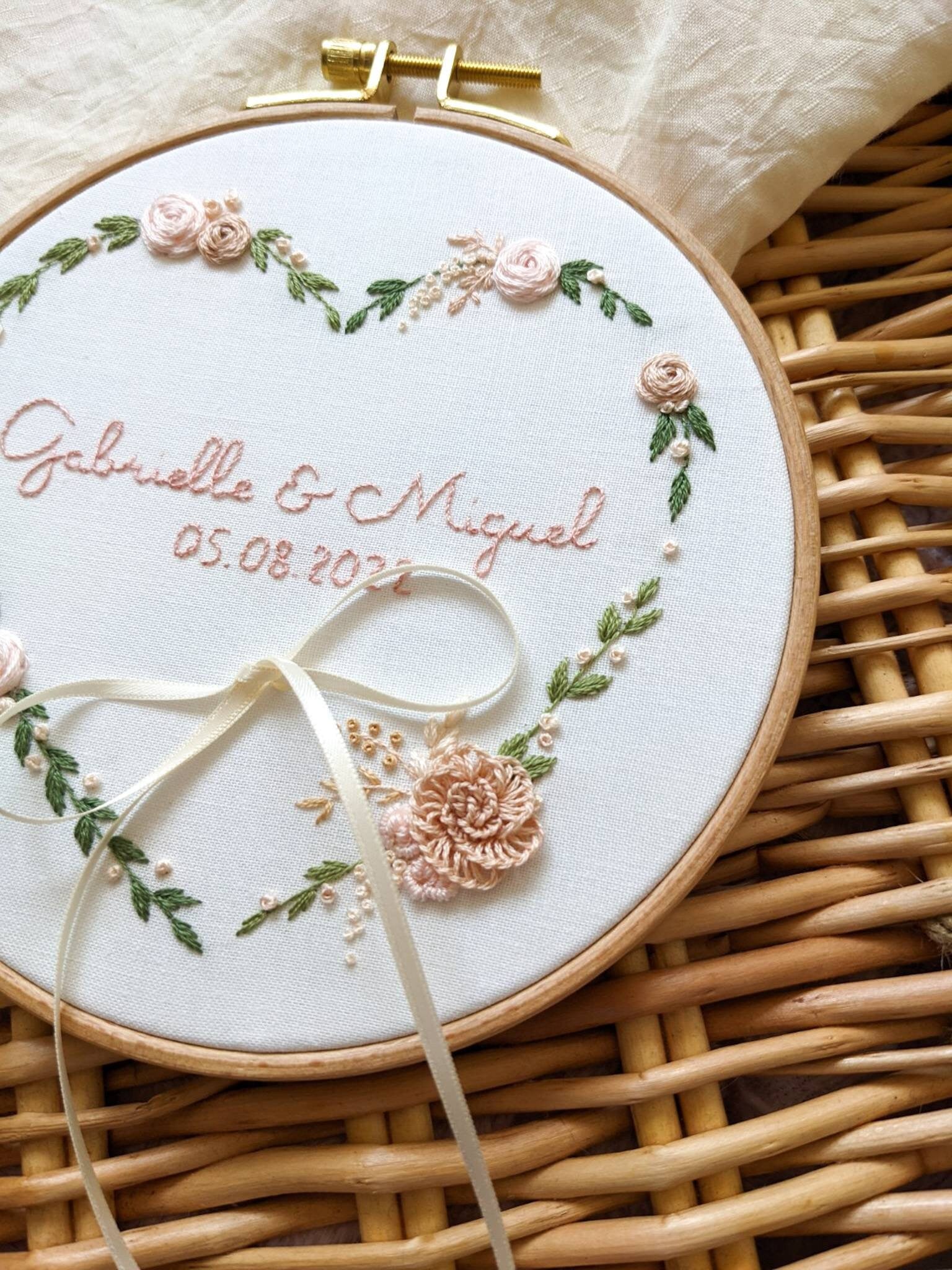 Porte-alliance personnalisé - coussin d'alliance mariage florale, mariage champêtre, rustique, romantique - support bagues - prénoms brodés
