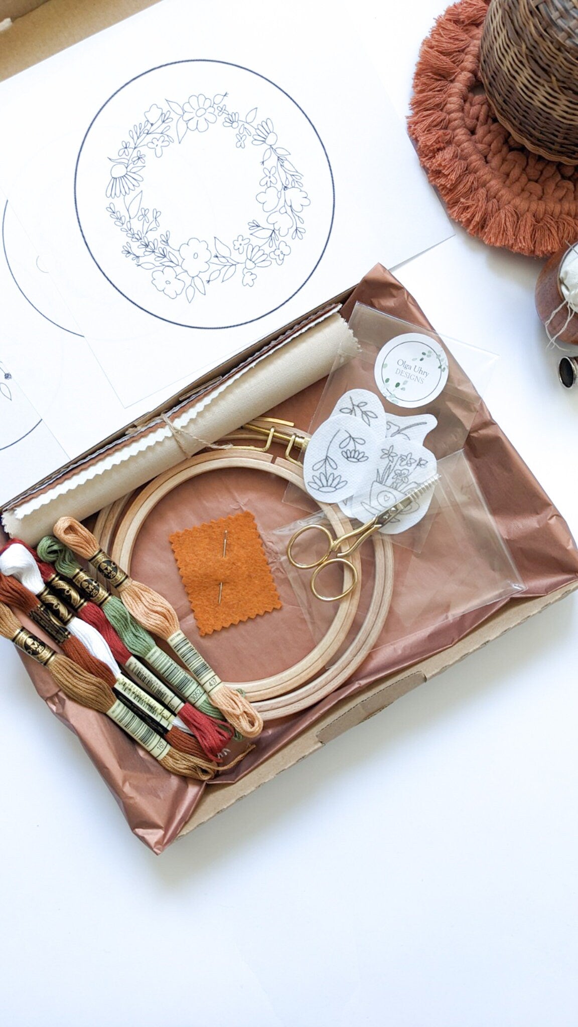 Kit de démarrage de broderie à la main pour les débutants, box de broderie apprendre à broder, fournitures de broderie, guide vidéo