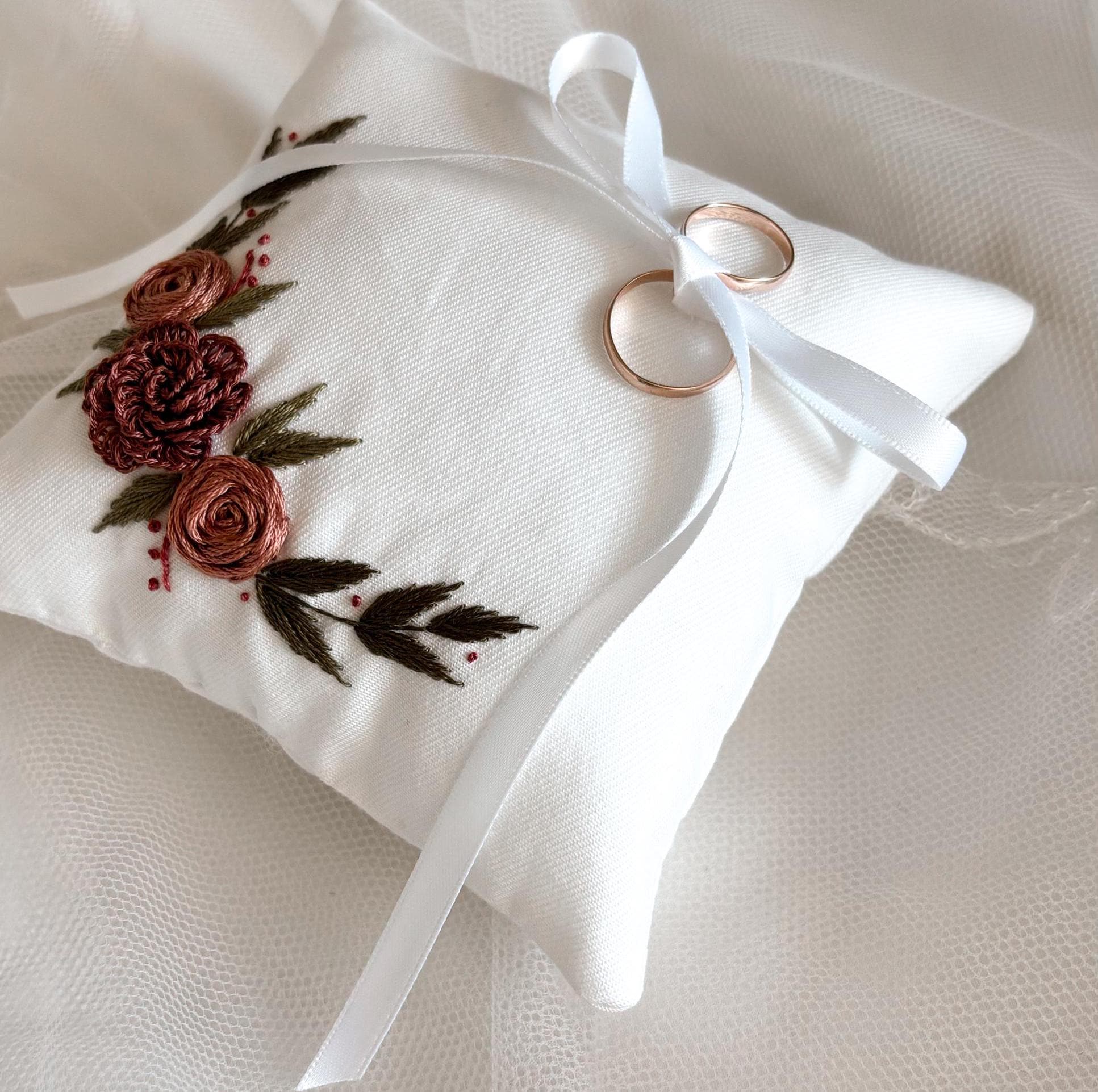 Porte-alliance mariage, coussin d'alliance brodé, coussin d'anneaux pour alliances mariage, couleurs personnalisées - coton