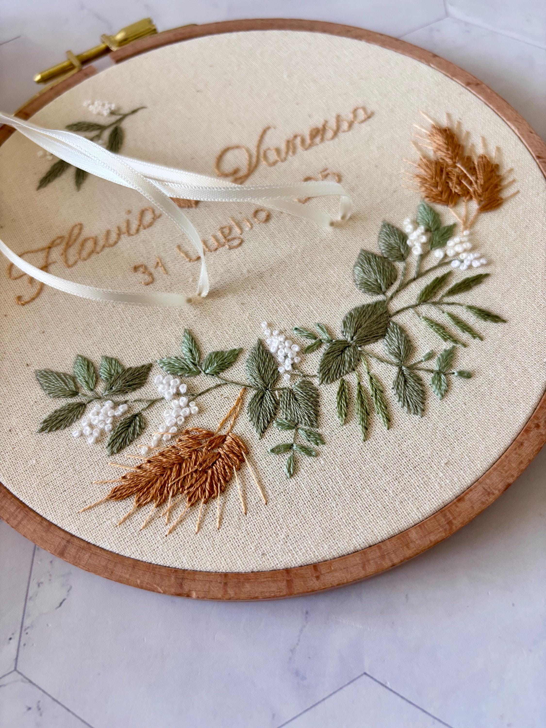 Porte alliances brodé personnalisé – Cadeau de mariage unique – Cadre pour alliances sur mesure - Eucalyptus
