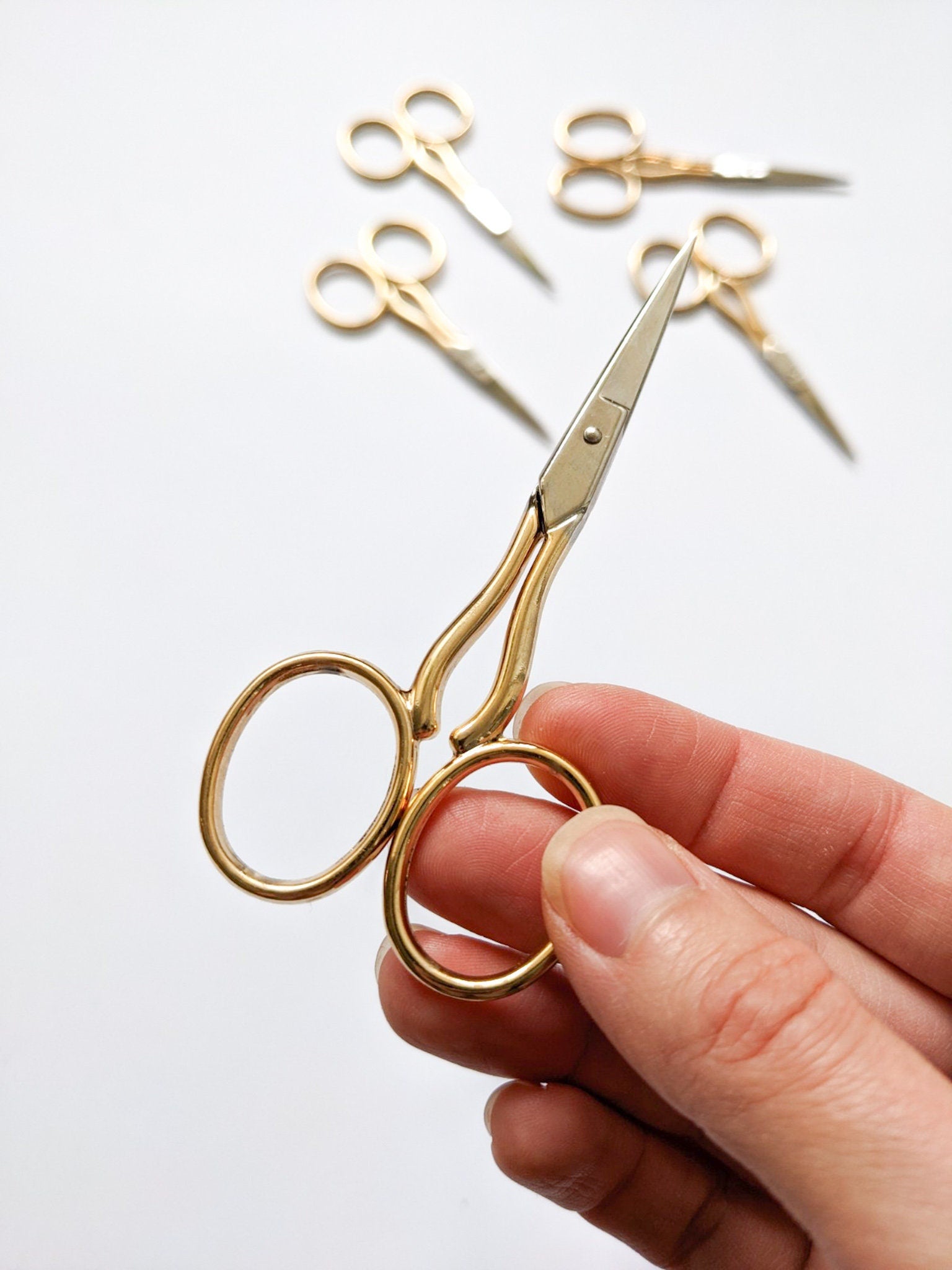 Box de broderie - kit de démarrage de broderie, apprendre à broder pour débutants, guide vidéo, fournitures de broderie
