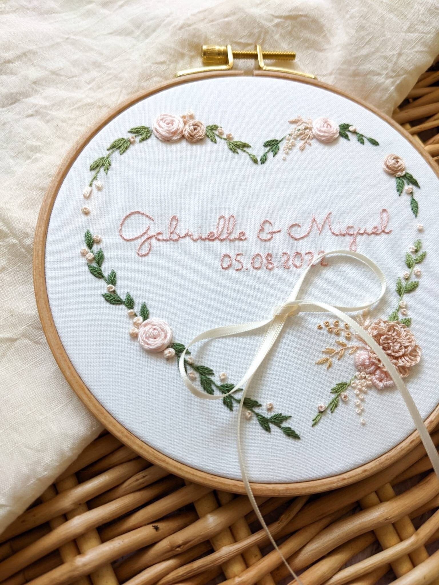 Porte-alliance personnalisé - coussin d'alliance mariage florale, mariage champêtre, rustique, romantique - support bagues - prénoms brodés