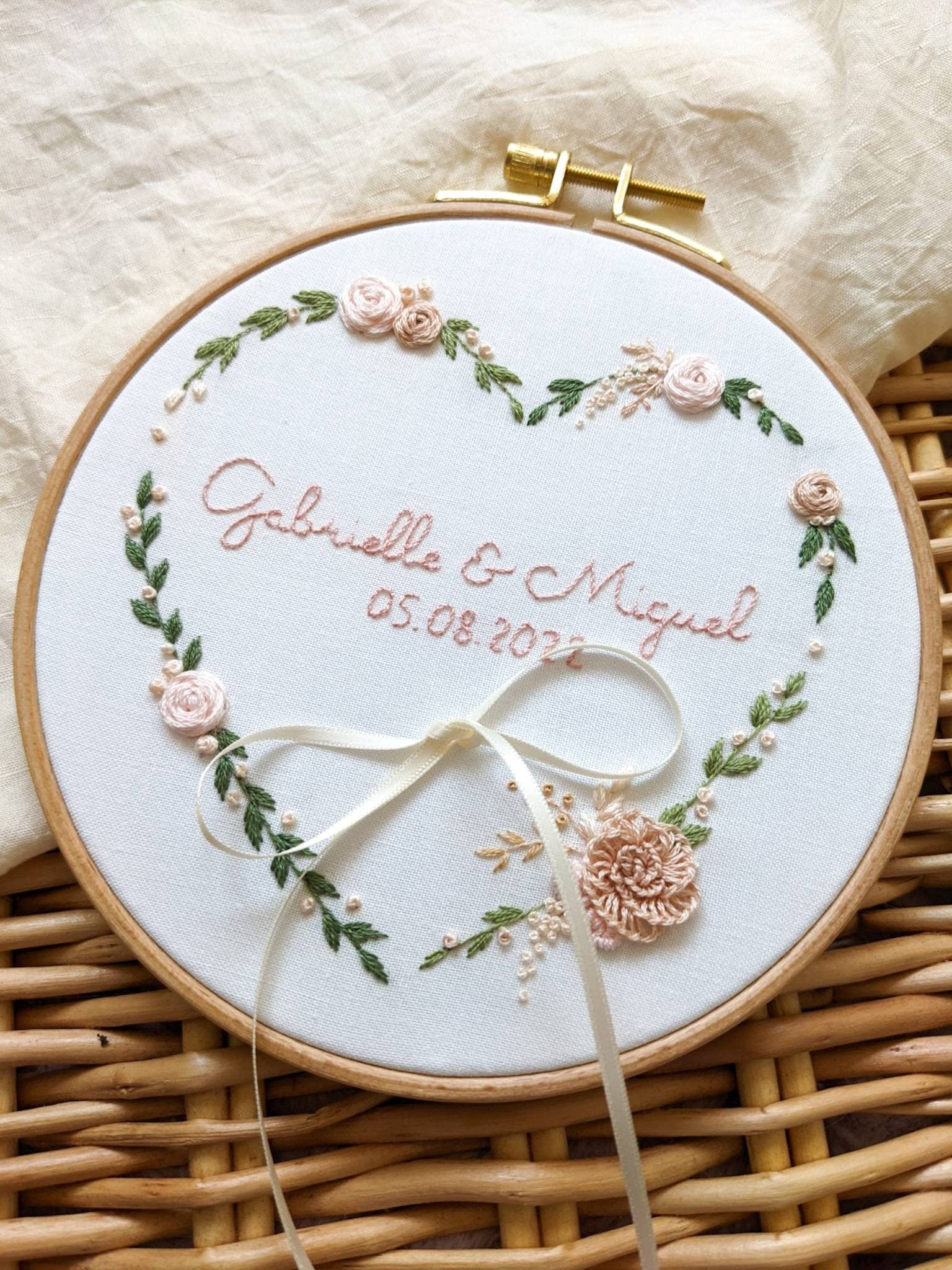 Porte-alliance personnalisé - coussin d'alliance mariage florale, mariage champêtre, rustique, romantique - support bagues - prénoms brodés
