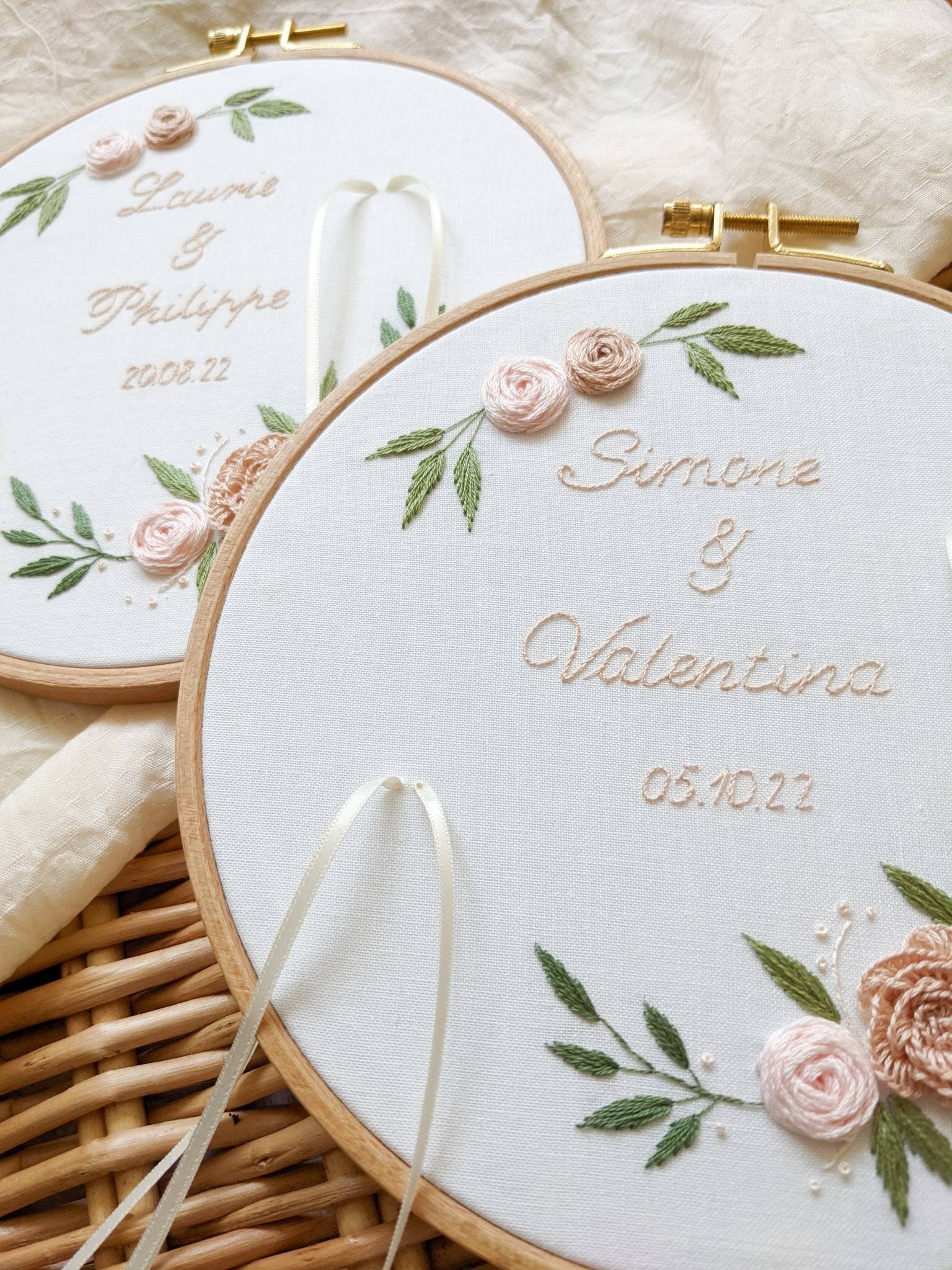 Porte alliances brodé personnalisé, prénoms brodés, porte-alliance mariage, fleurs brodées