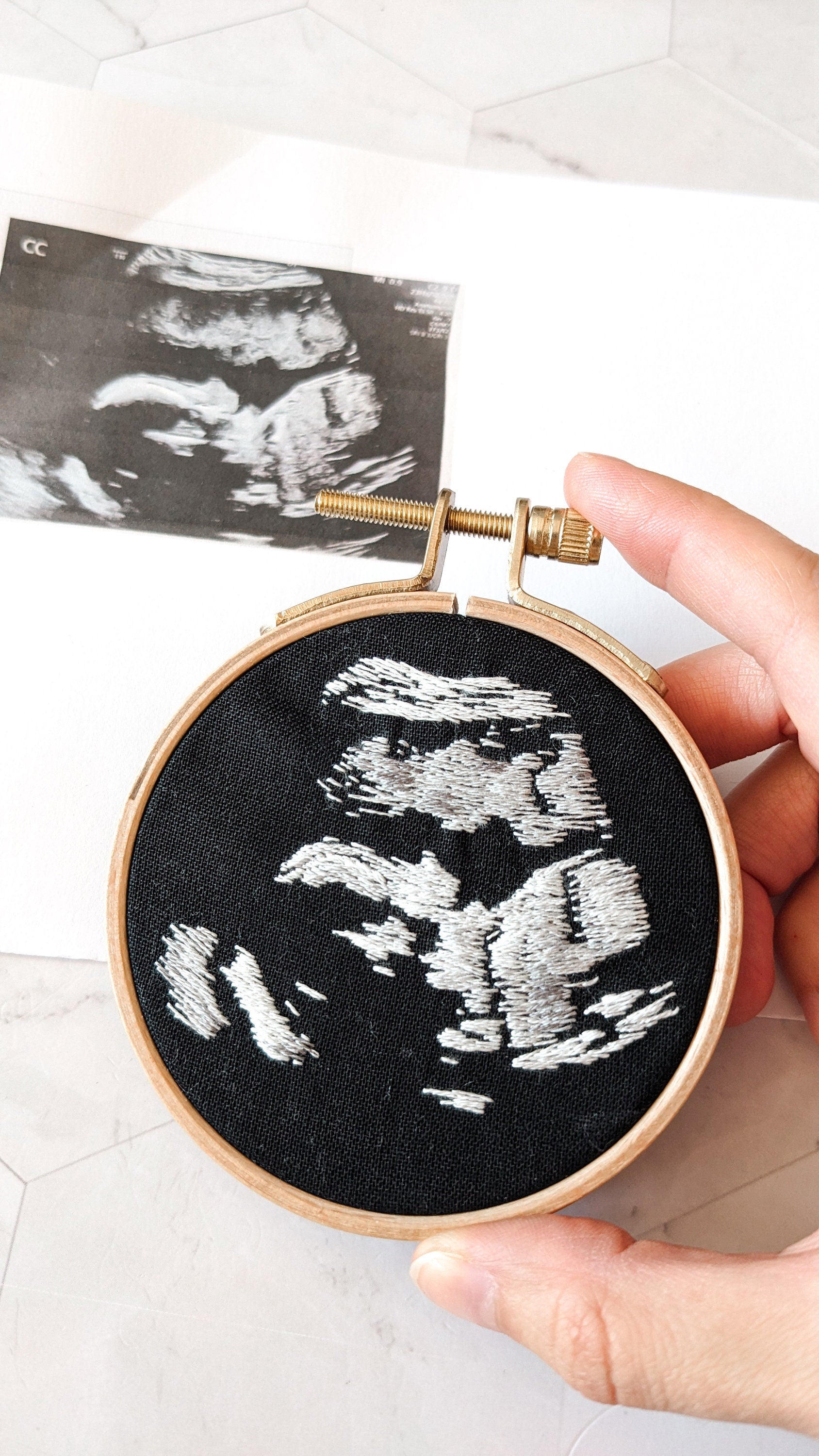 Echographie brodée personnalisée, Faire-part de grossesse, Cadeau de naissance, Décoration de chambre de bébé
