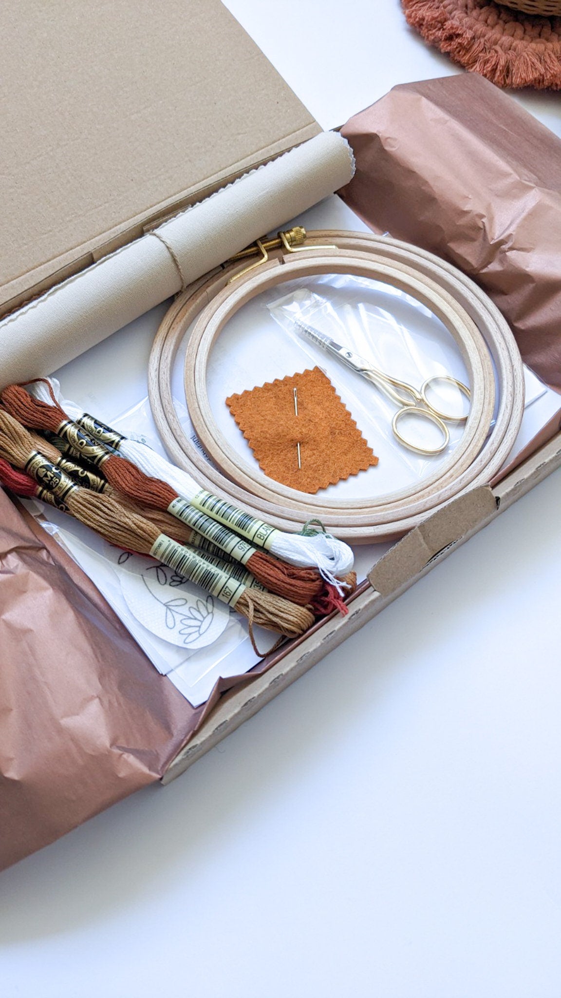 Kit de démarrage de broderie à la main pour les débutants, box de broderie apprendre à broder, fournitures de broderie, guide vidéo