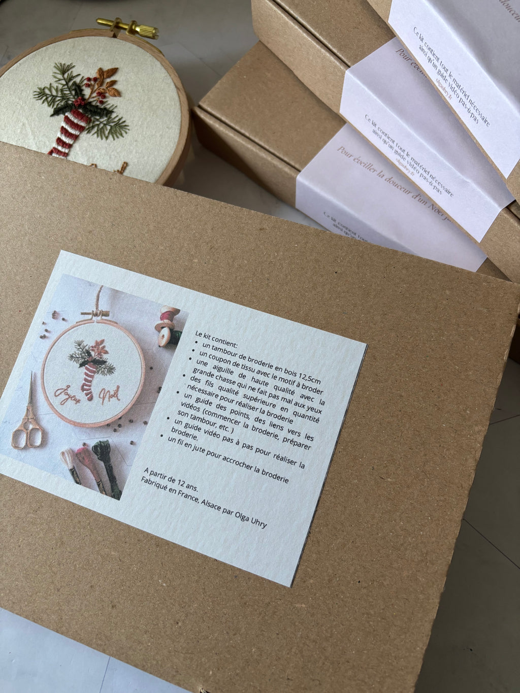 Kit de broderie moderne - Joyeux Noel - DIY loisirs créatifs