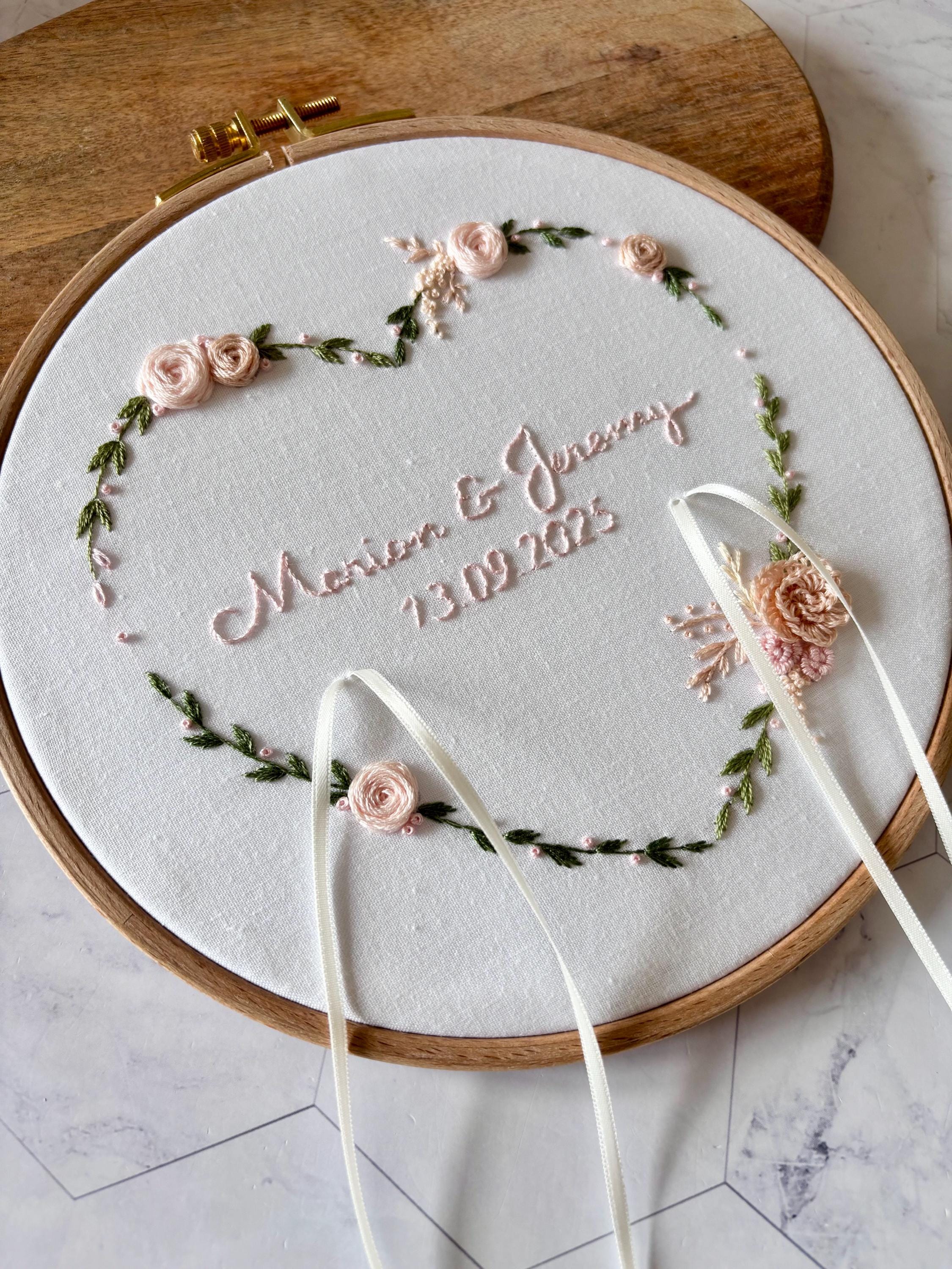 Porte-alliance personnalisé - coussin d'alliance mariage florale, mariage champêtre, rustique, romantique - support bagues - prénoms brodés
