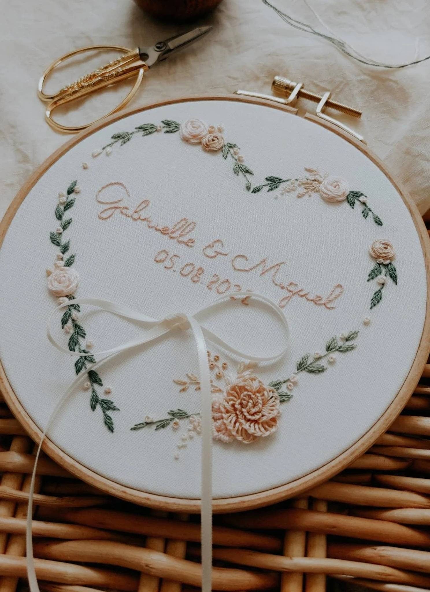 Porte-alliance personnalisé - coussin d'alliance mariage florale, mariage champêtre, rustique, romantique - support bagues - prénoms brodés