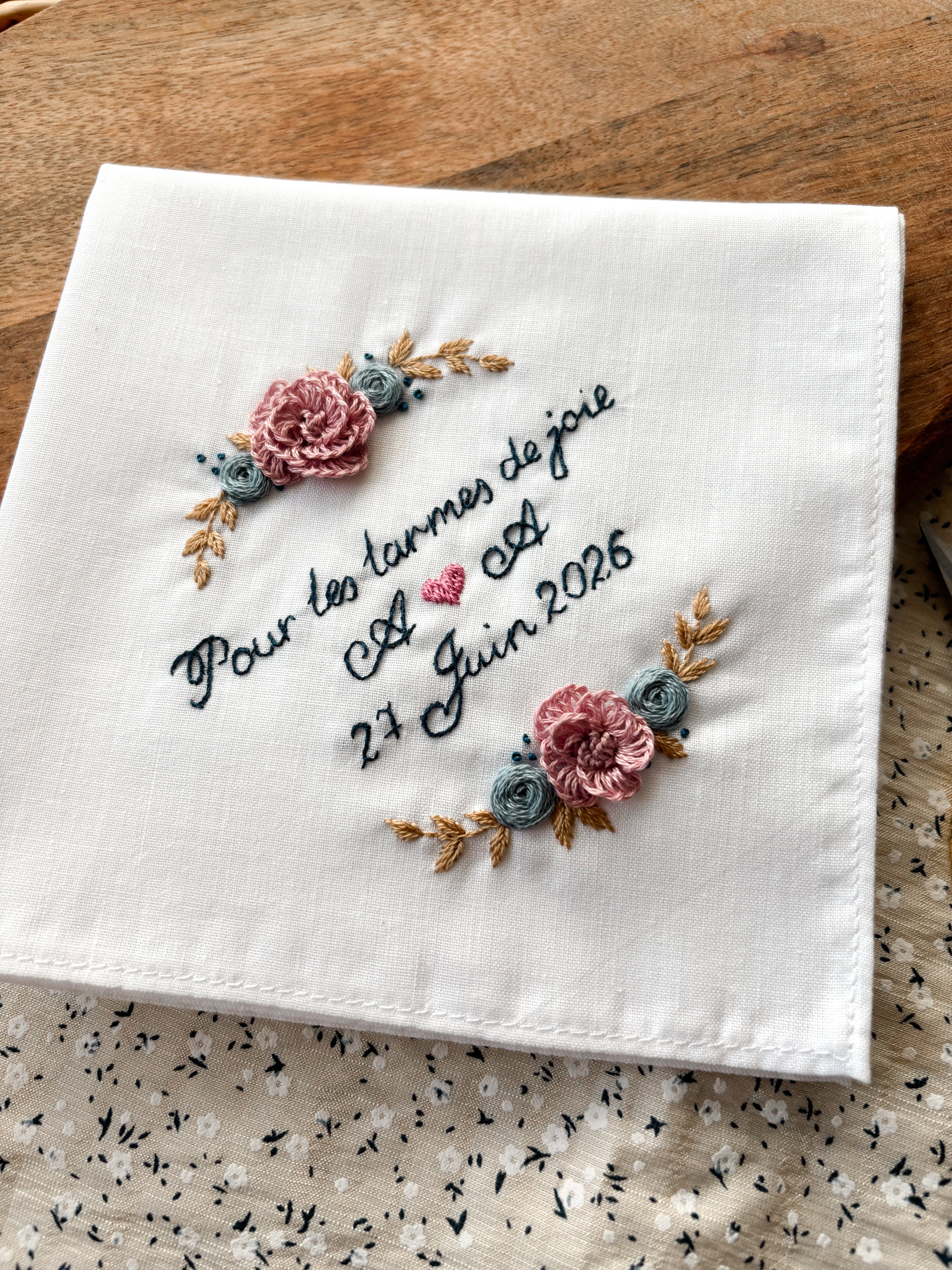 Mouchoir mariage brodé et personnalisé, cadeau de la mariée, cadeau de mariage, souvenirs de mariage, cadeau maman et papa