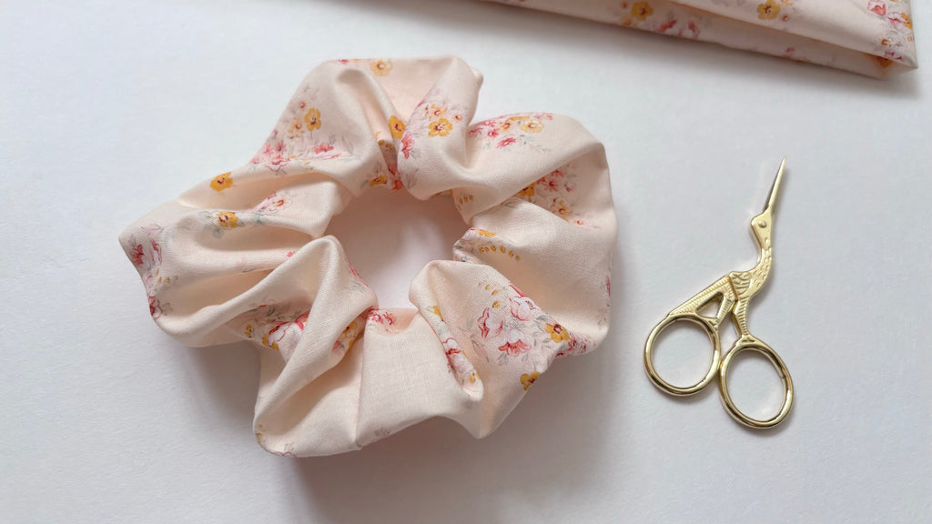 Chouchou fleurs en coton pour les cheveux