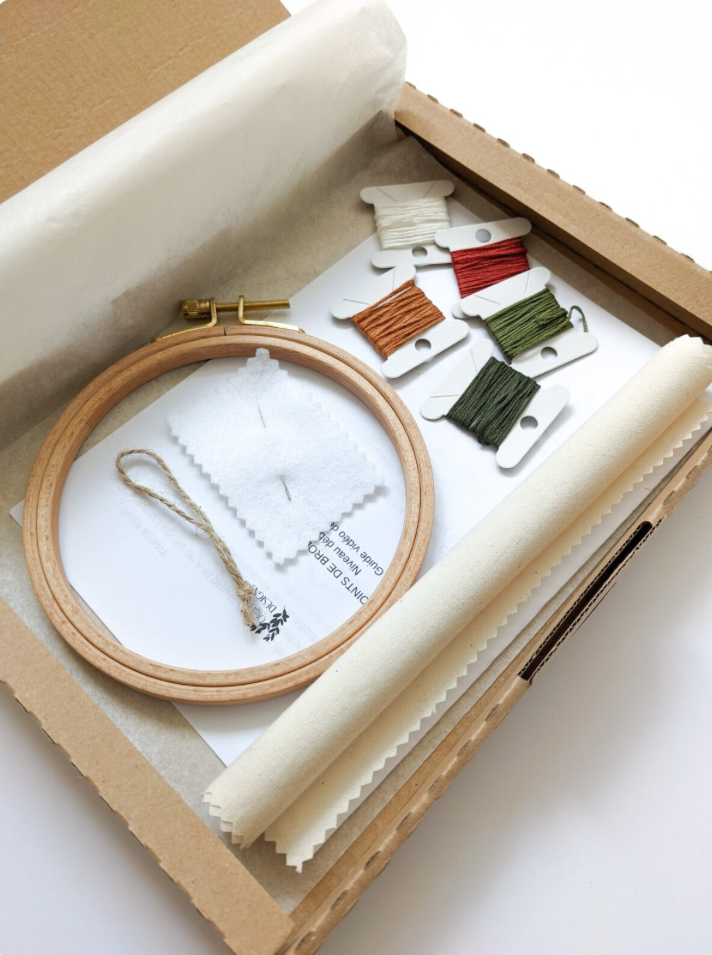 Kit de broderie moderne - Joyeux Noel - DIY loisirs créatifs