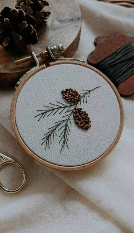 Modèle de broderie, tutoriel PDF avec un guide vidéo - Motif de Noël à broder à la main pour débutant - apprendre à broder