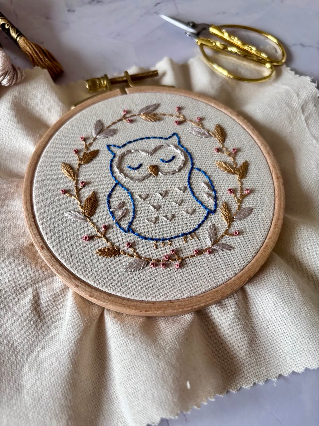 tambour de broderie, tissu ecru, hibou branches et feuilles, kit express 2 heures