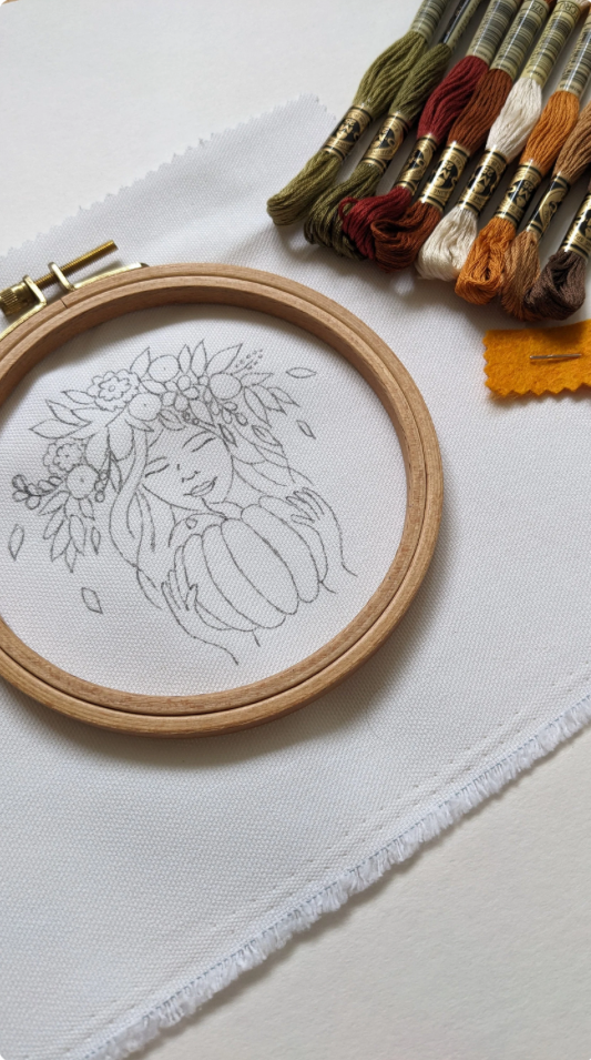Kit de broderie, Fille avec une citrouille, couronne de fleurs d'automne, guide vidéo