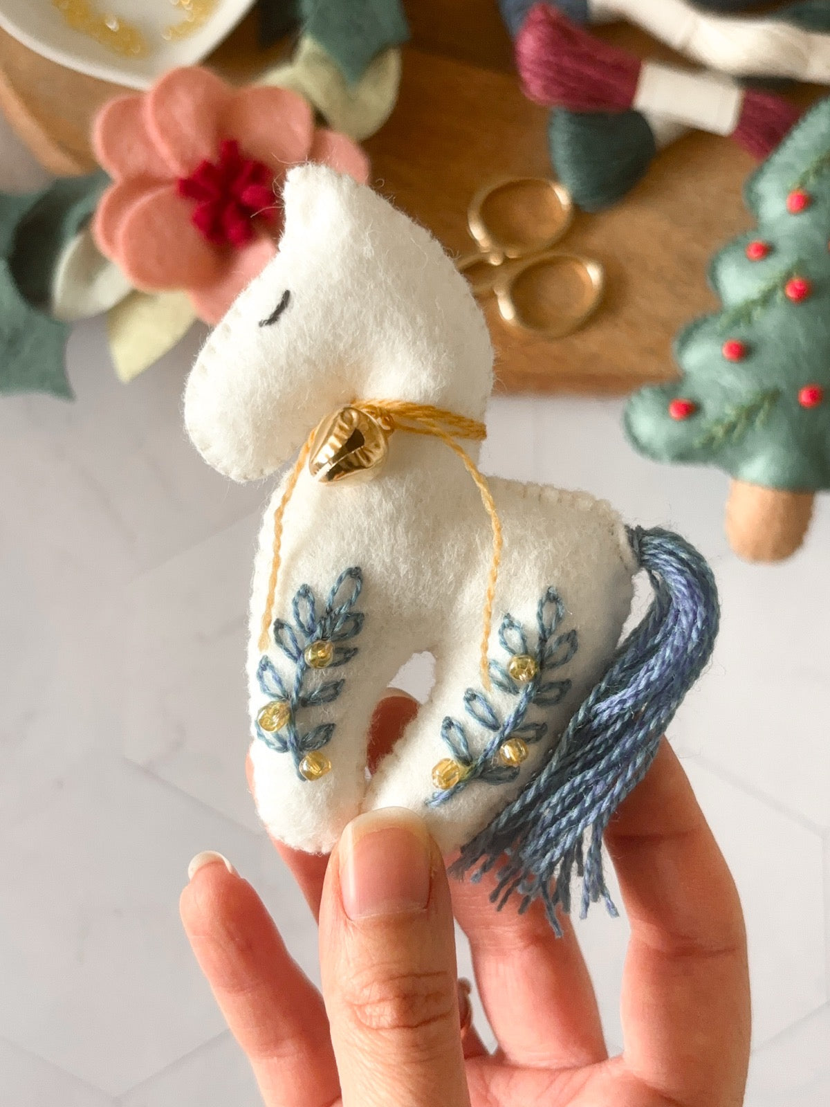 Patron cheval en feutrine pour décoration de sapin de Noël DIY