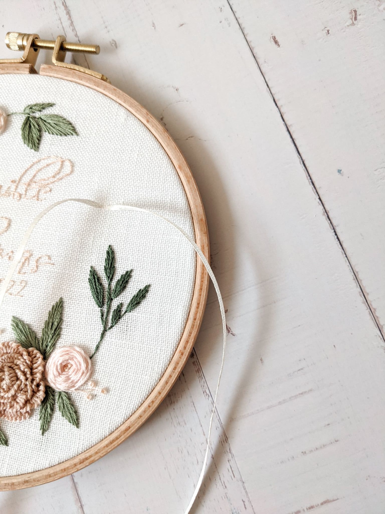 Porte alliances brodé personnalisé, prénoms brodés, porte-alliance mariage, fleurs brodées