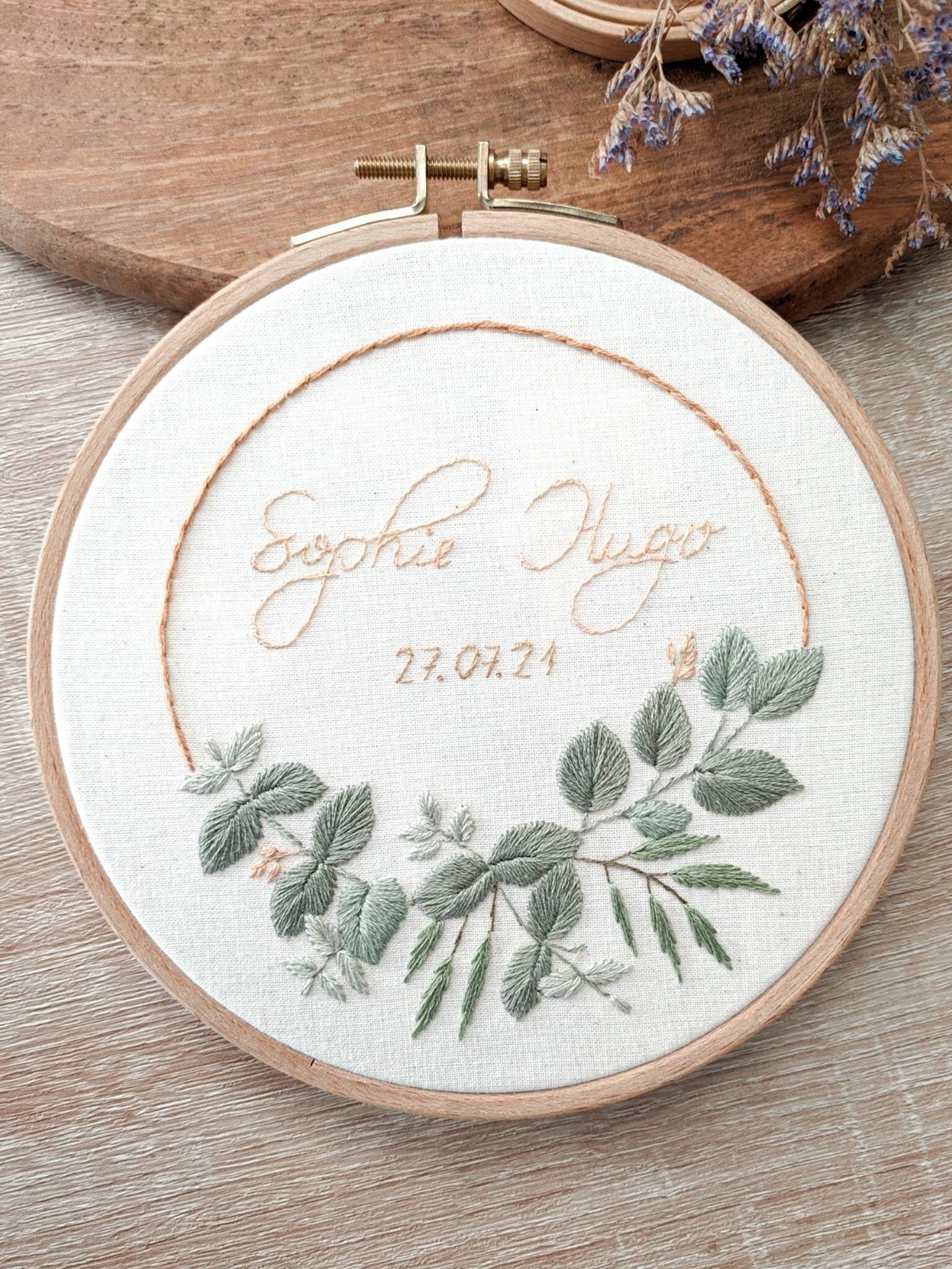 Porte alliances brodé personnalisé – Cadeau de mariage unique – Cadre pour alliances sur mesure - Eucalyptus
