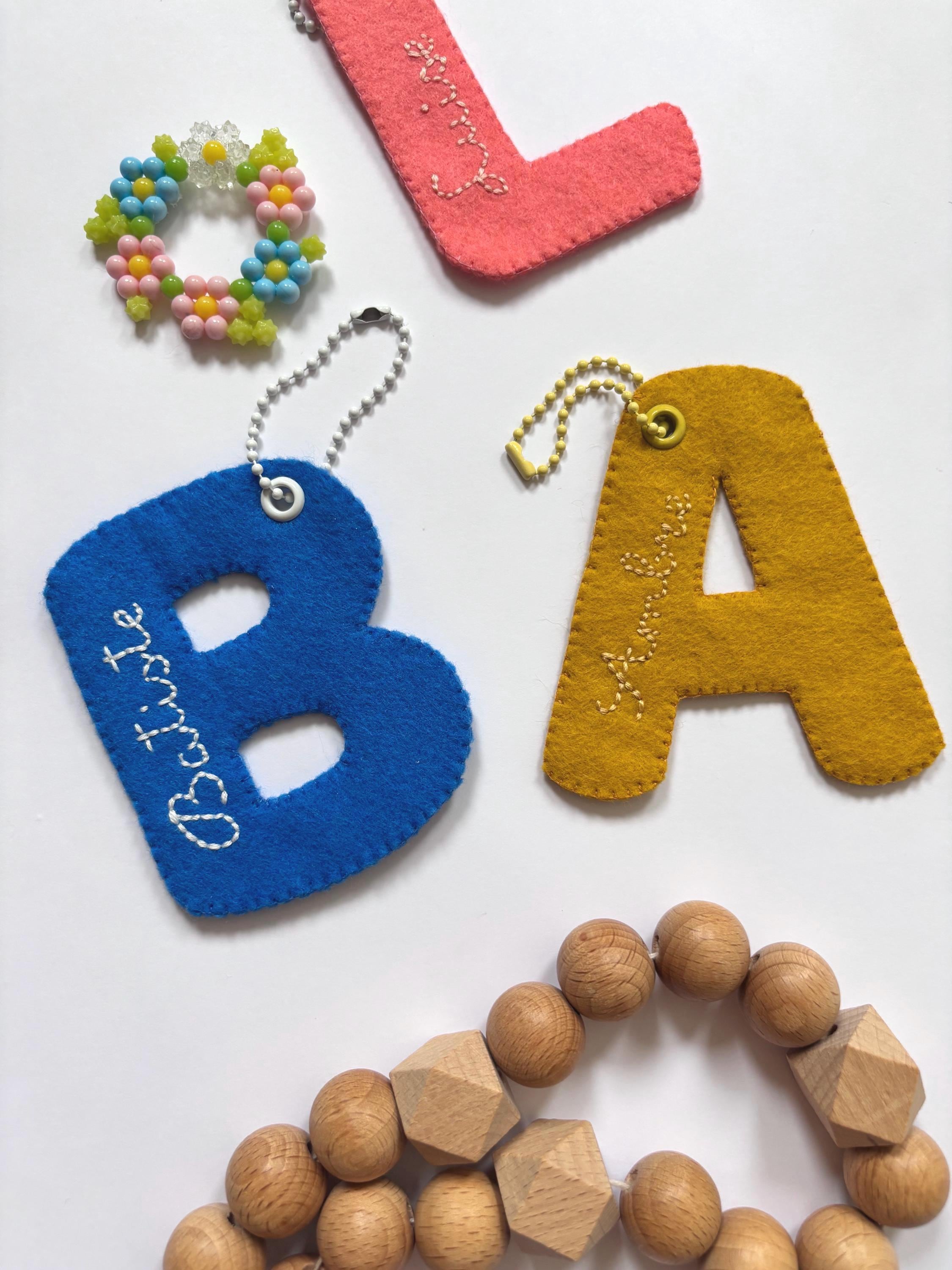 Porte-clés de nom de sac à dos – Prénom à accrocher sur sac, valise, cartable – Accessoires rentrée scolaire - maternelle