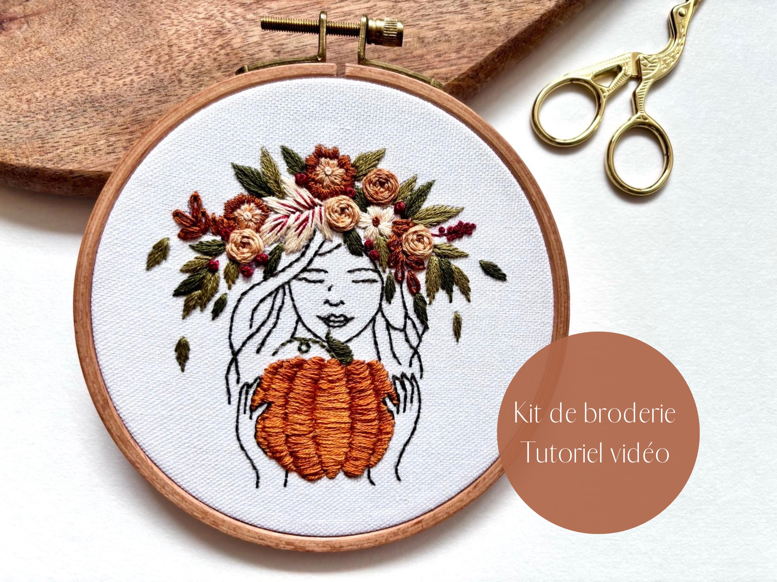 Kit de broderie, Fille avec une citrouille, couronne de fleurs d'automne, guide vidéo