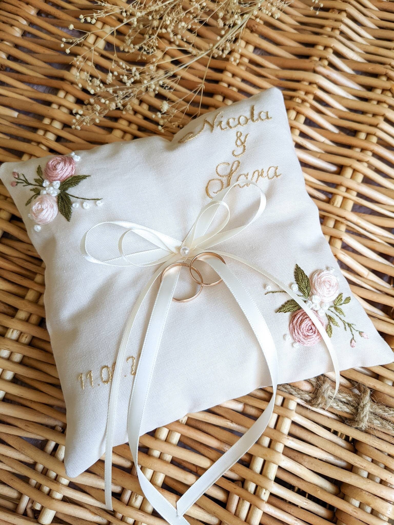 Porte-alliance mariage personnalisé, coussin d'alliance brodé, coussin d'anneaux pour alliances mariage, couleurs personnalisées - coton bio