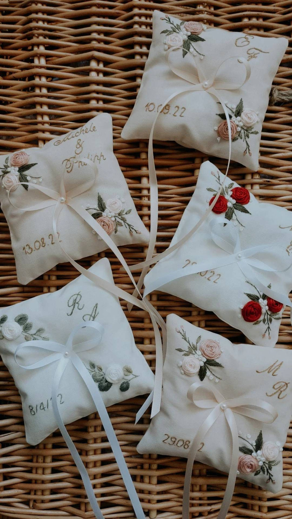 Coussin d'alliance brodé et cousu à la main - porte-alliances personnalisable - coussin d'anneaux pour alliance - coton bio mariage