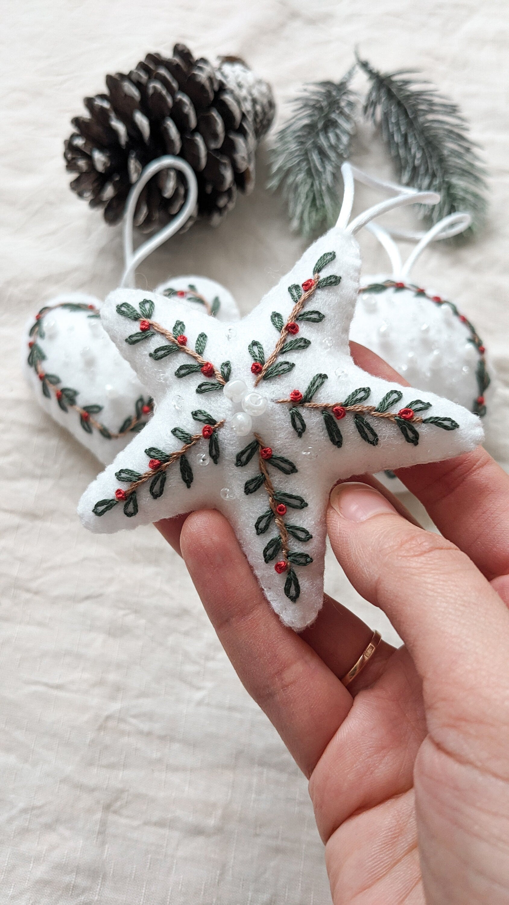 Décorations de sapin de Noël en feutrine, motifs de Noël brodés à la main, couronne de Noël