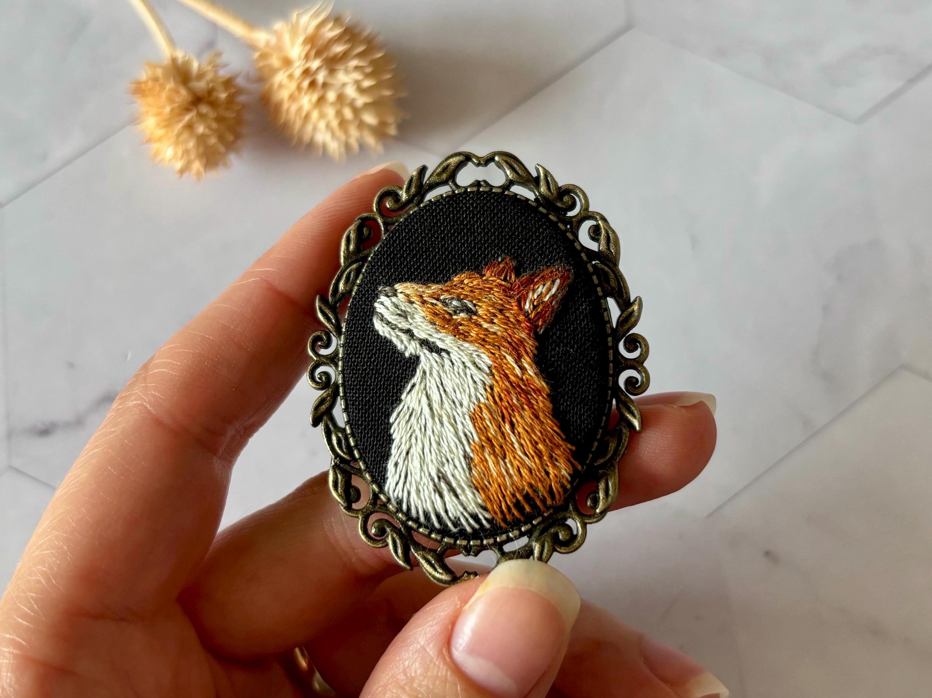 Broche vintage Renard ou Écureuil décoration vêtements ou tote bag, broderie à la main
