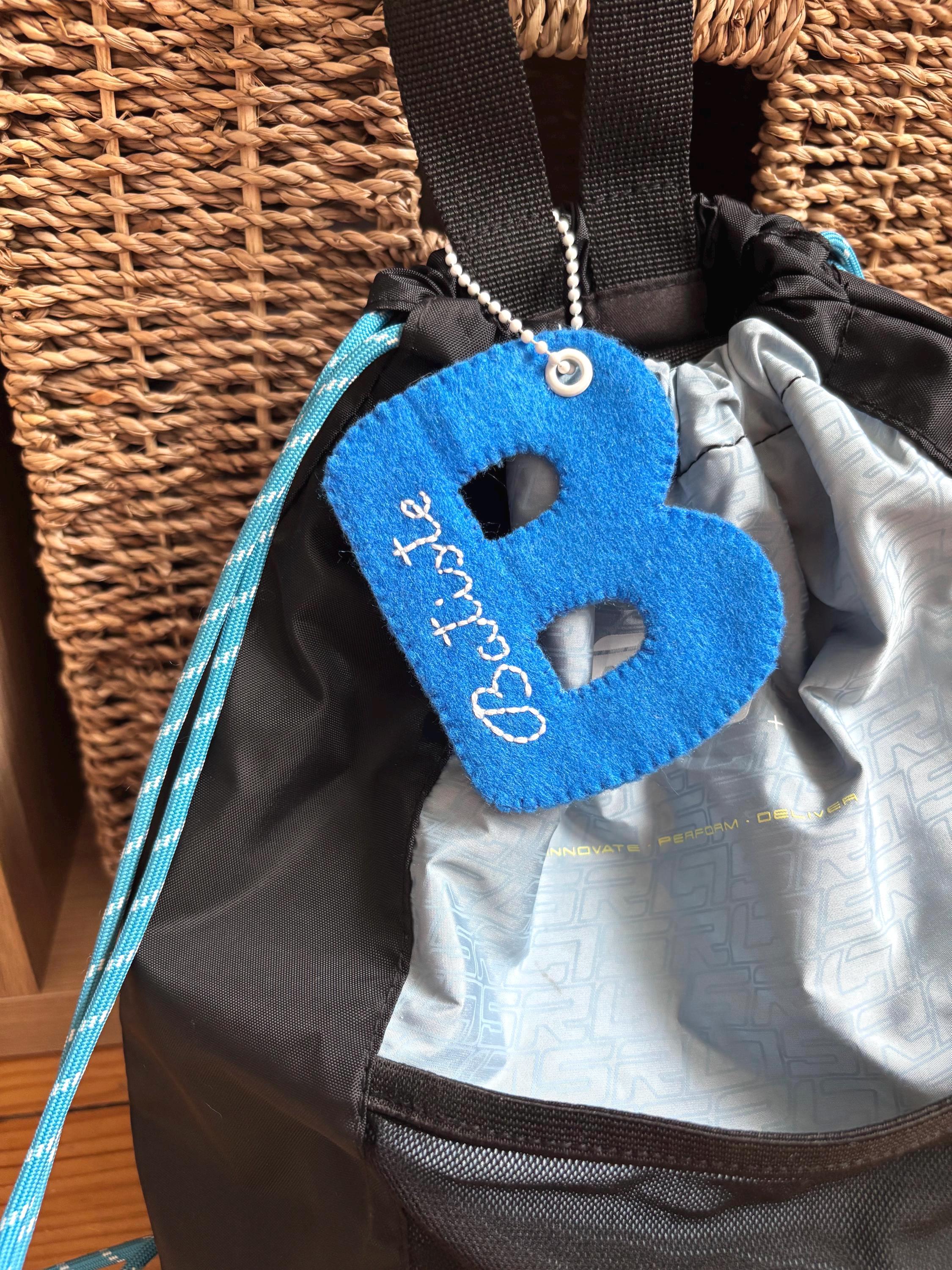 Porte-clés de nom de sac à dos – Prénom à accrocher sur sac, valise, cartable – Accessoires rentrée scolaire - maternelle
