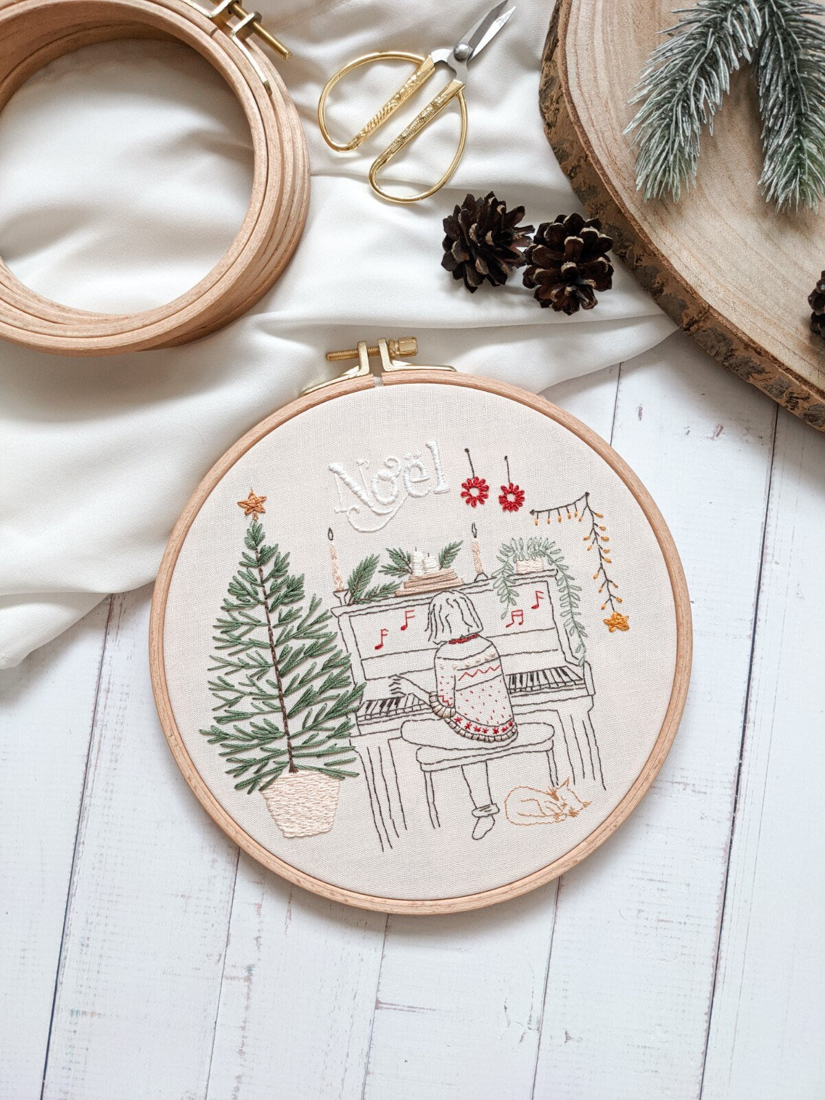 Modèle de broderie, tutoriel PDF avec un guide vidéo - Motif de Noël à broder à la main pour débutant - apprendre à broder - cadeau de Noël