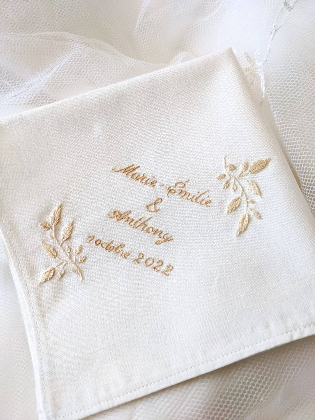 Mouchoir de mariage, souvenir de mariage, cadeau pour mariés, coton blanc bio, doré, feuilles brodés, cadeau baptême, cadeau maman papa