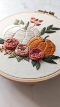 Kit de broderie, citrouille d'automne, fleurs automnales, tutoriel vidéo