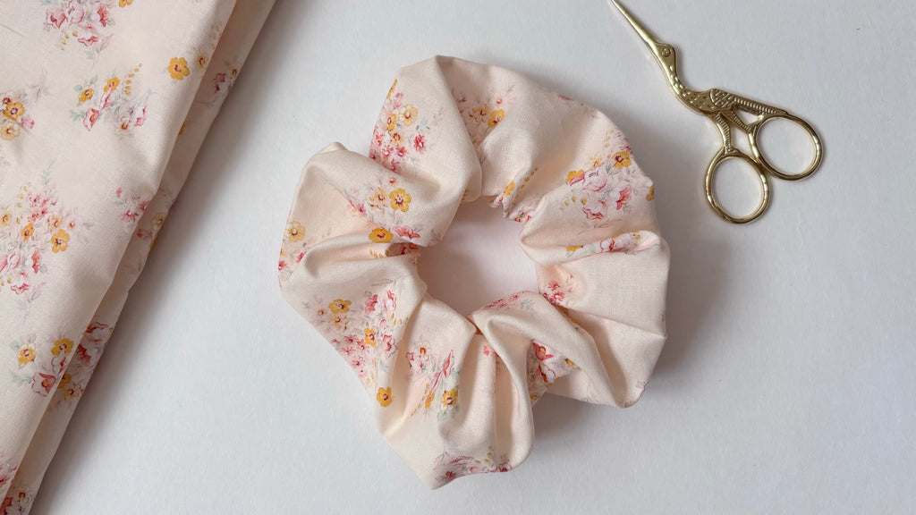 Chouchou fleurs en coton pour les cheveux