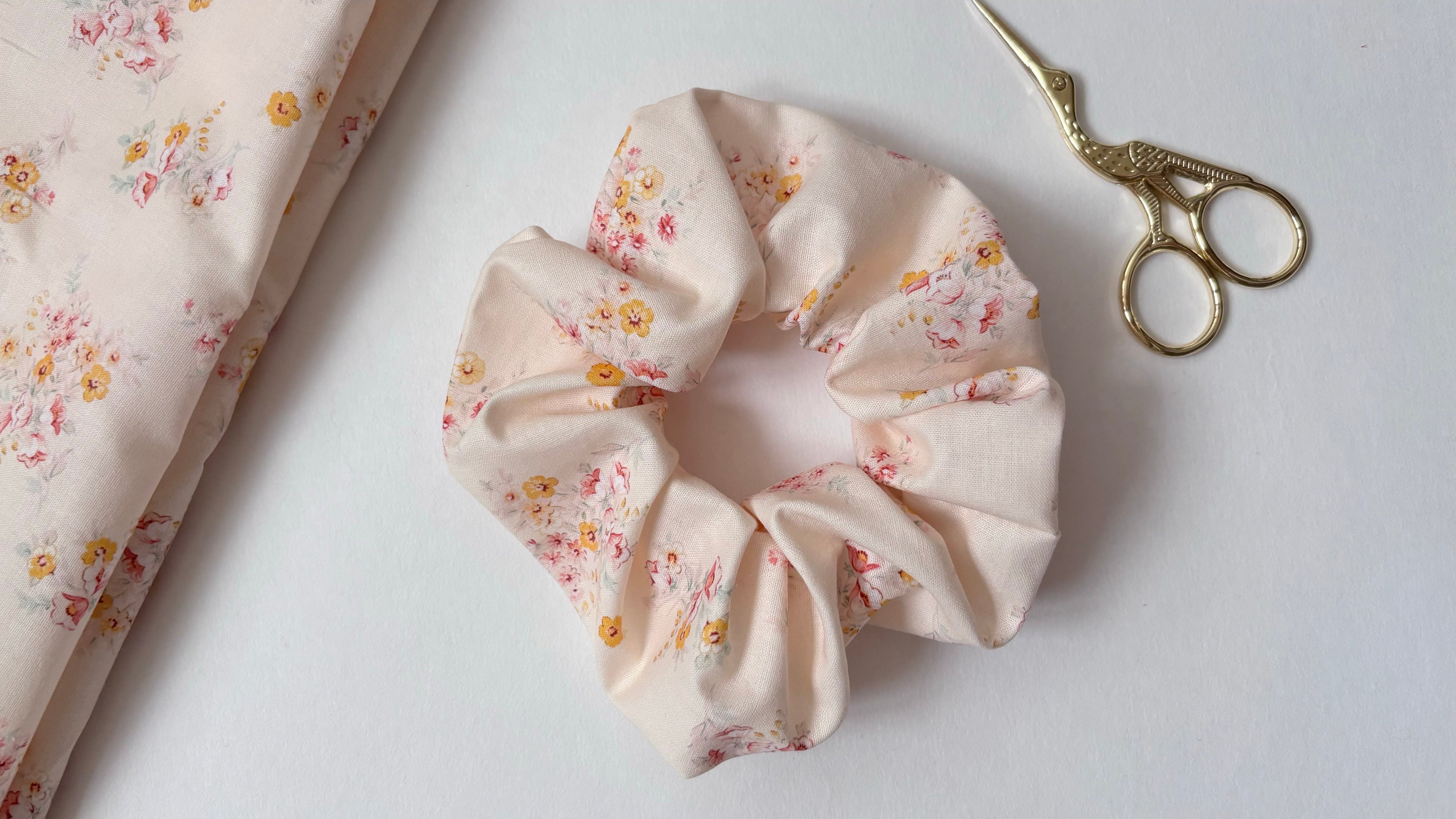 Chouchou fleurs en coton pour les cheveux