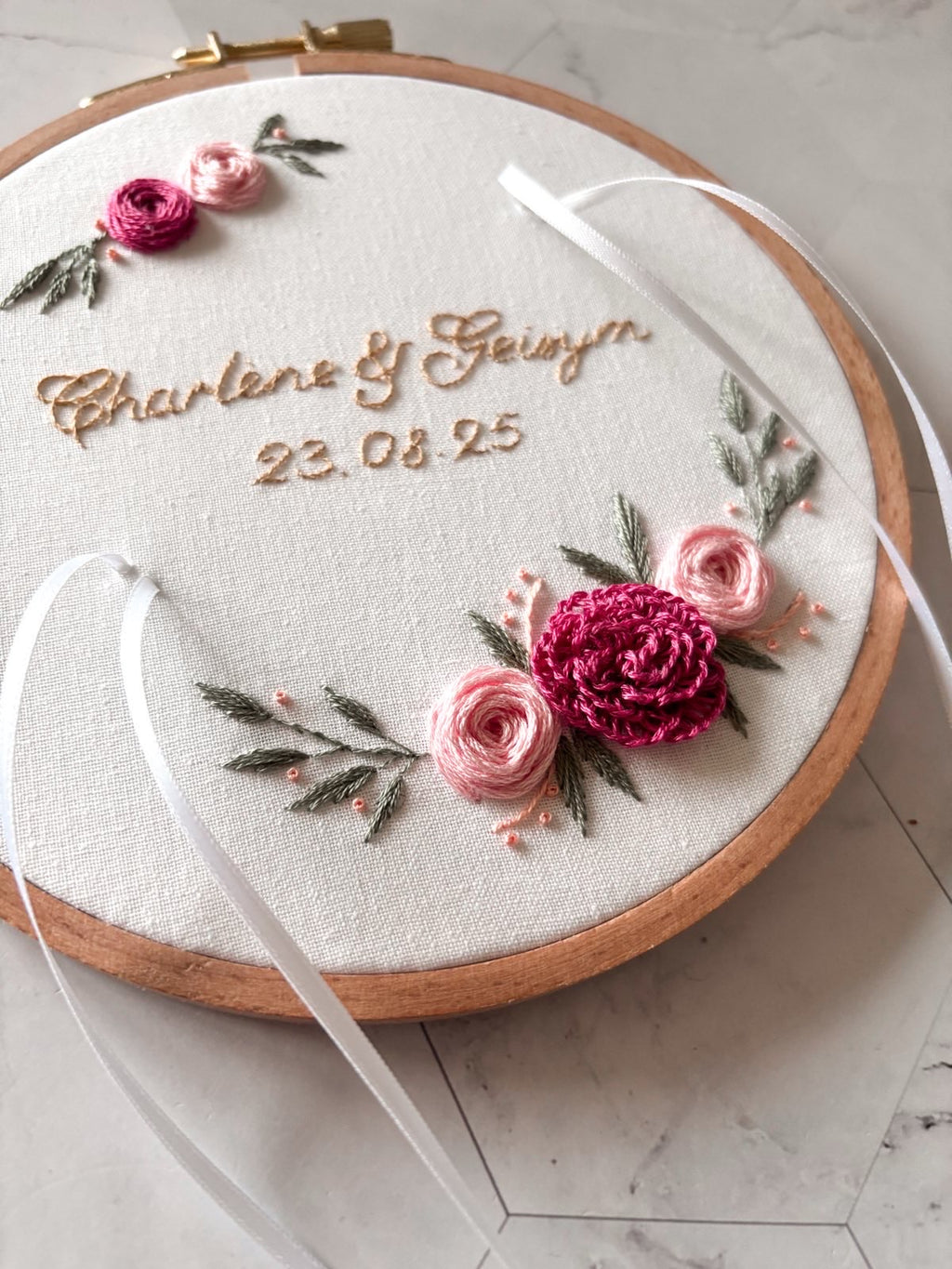 prénoms et date de mariage, fleurs brodées